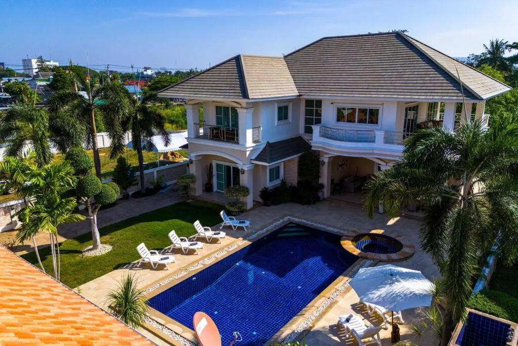 Luxurious 5-Bedroom Private Pool Villa! PV5