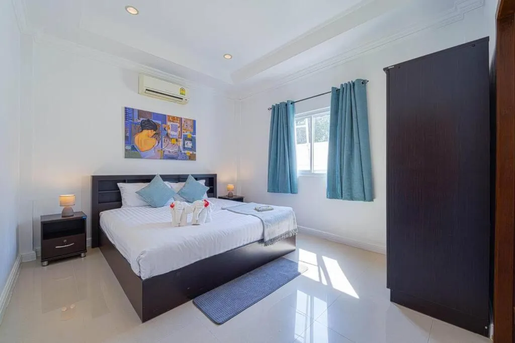 Bed in Luxurious 5-Bedroom Private Pool Villa! PV5