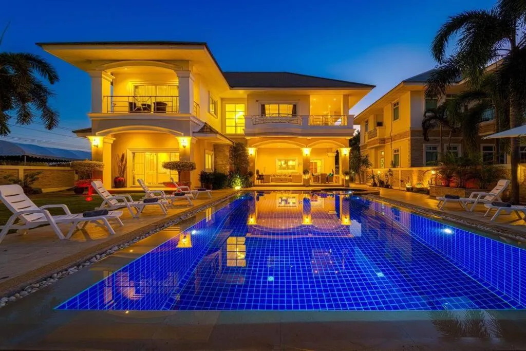 Luxurious 5-Bedroom Private Pool Villa! PV5