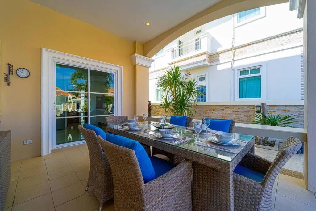 Luxurious 5-Bedroom Private Pool Villa! PV5