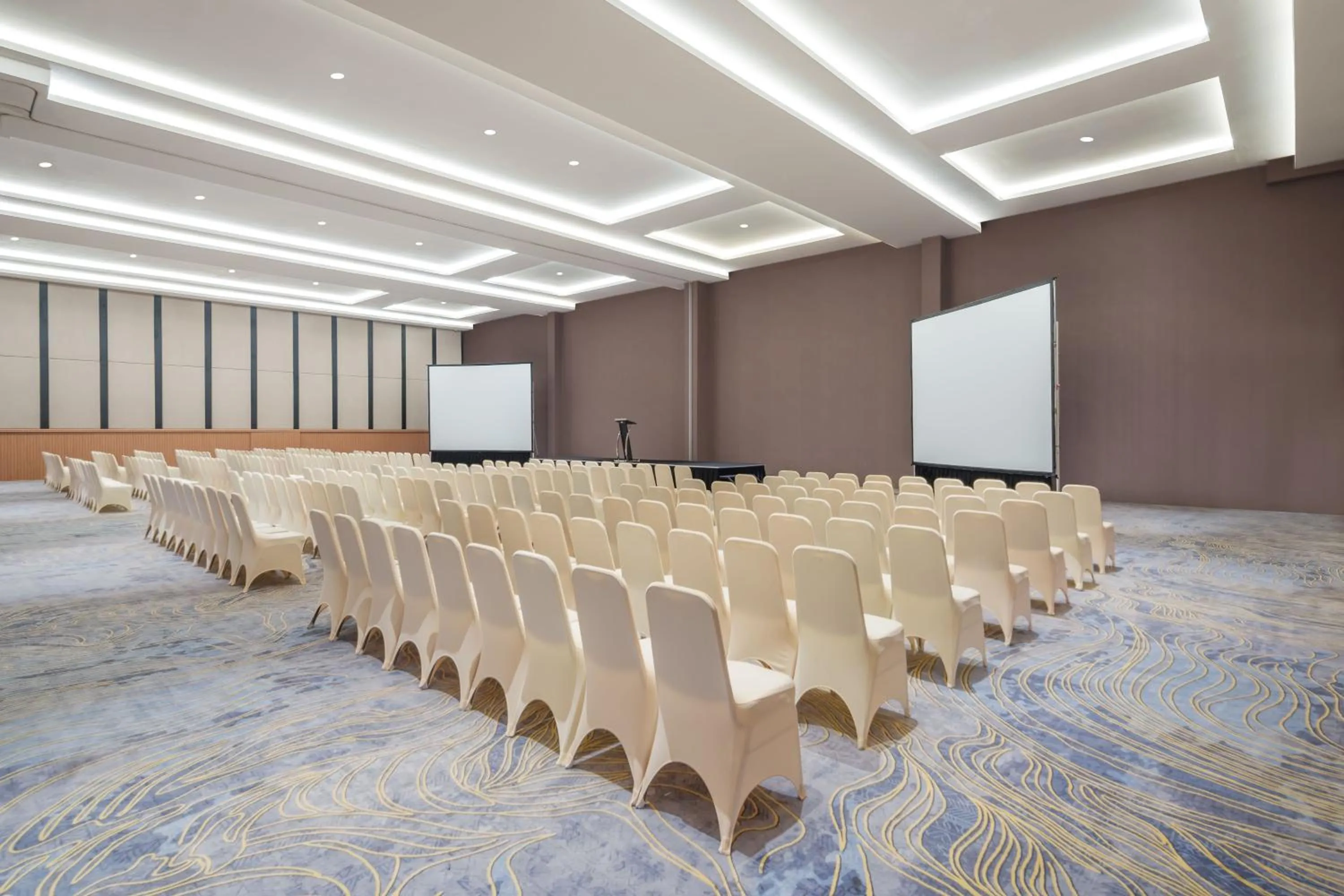 Banquet/Function facilities in Hotel Santika Blitar