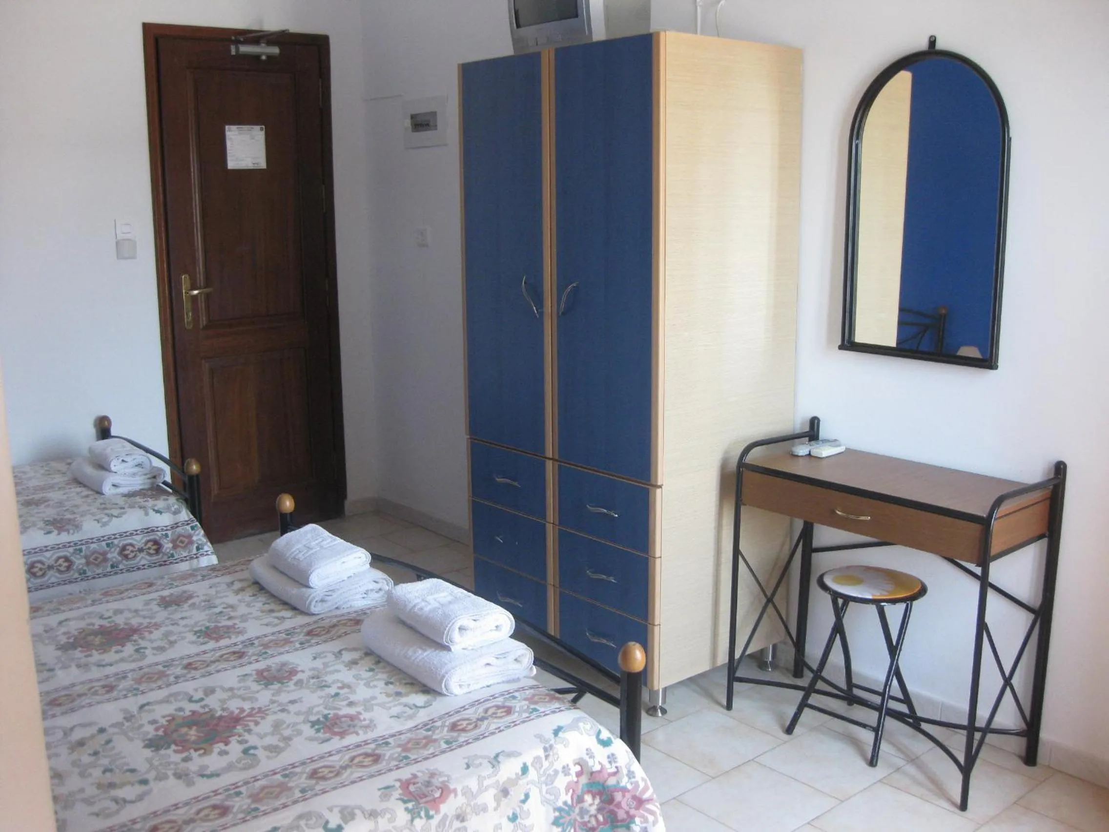 Bedroom, Bed in Calypso Hotel