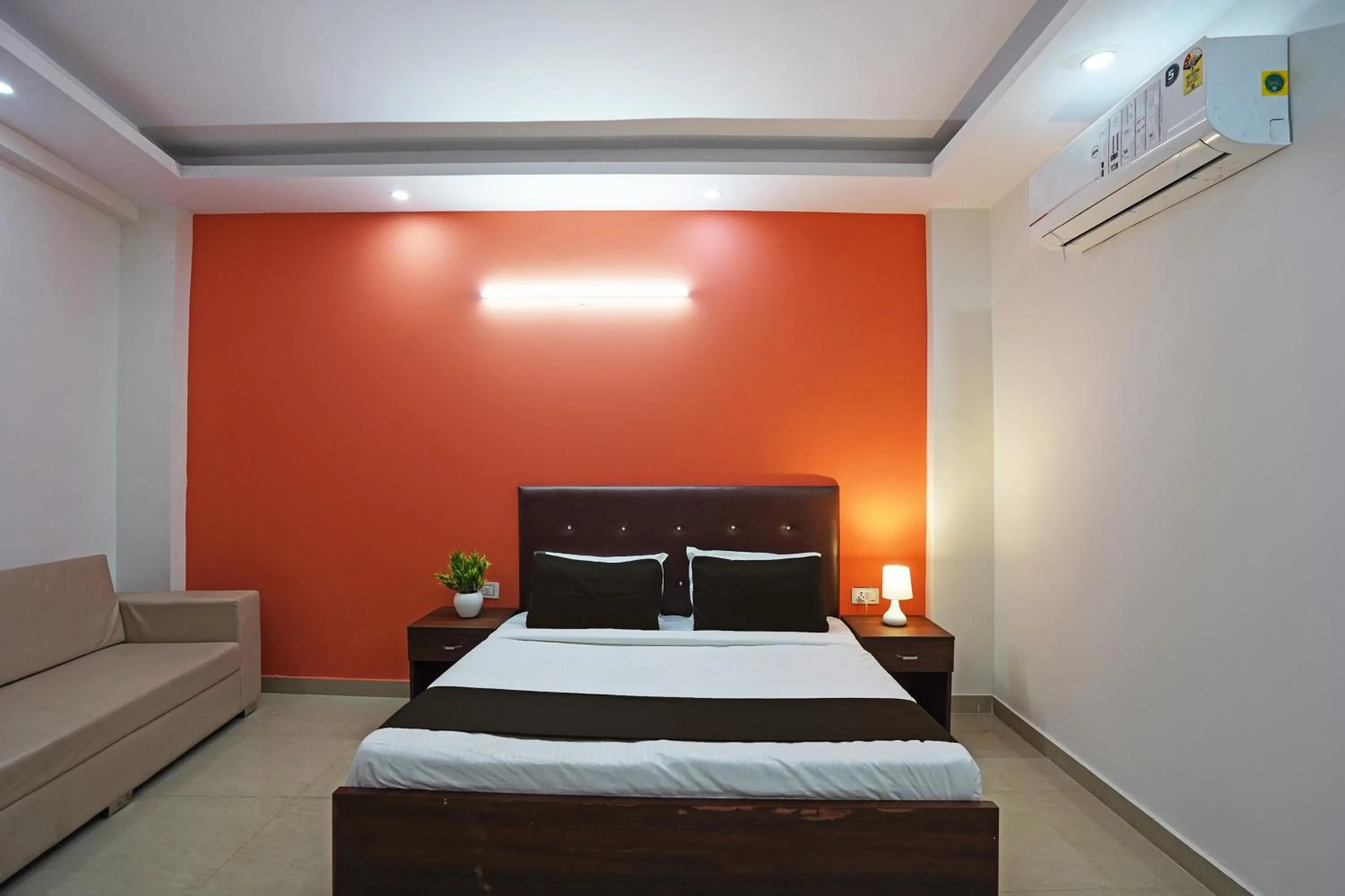 Facade/entrance in Hotel O Noida Stays