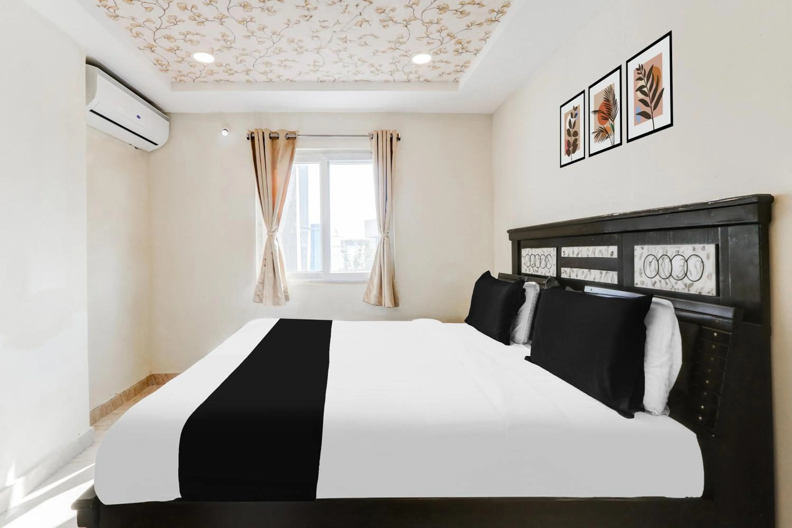 Bedroom, Bed in Super Collection O Bommarilu Warangal