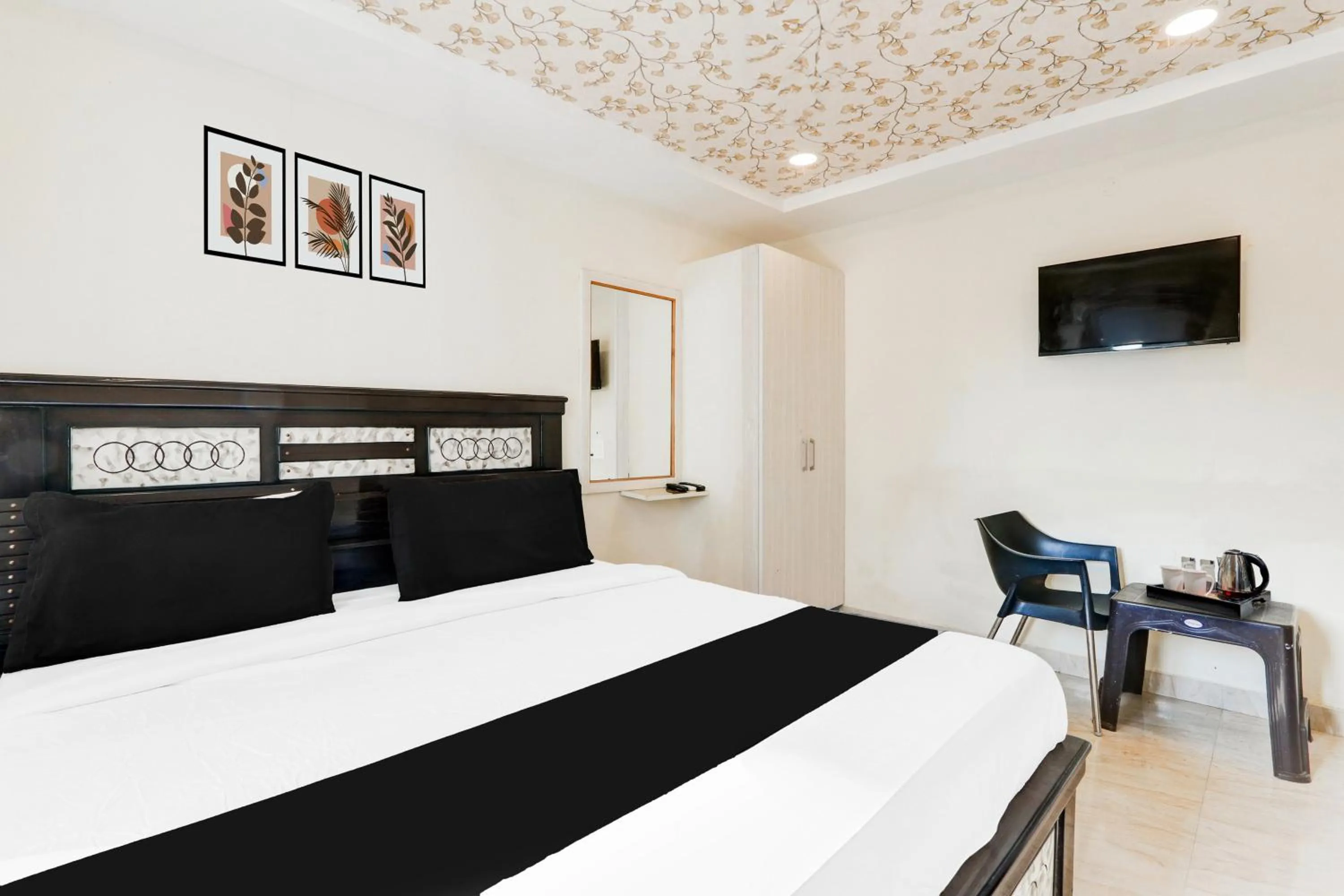 Bedroom, Bed in Super Collection O Bommarilu Warangal