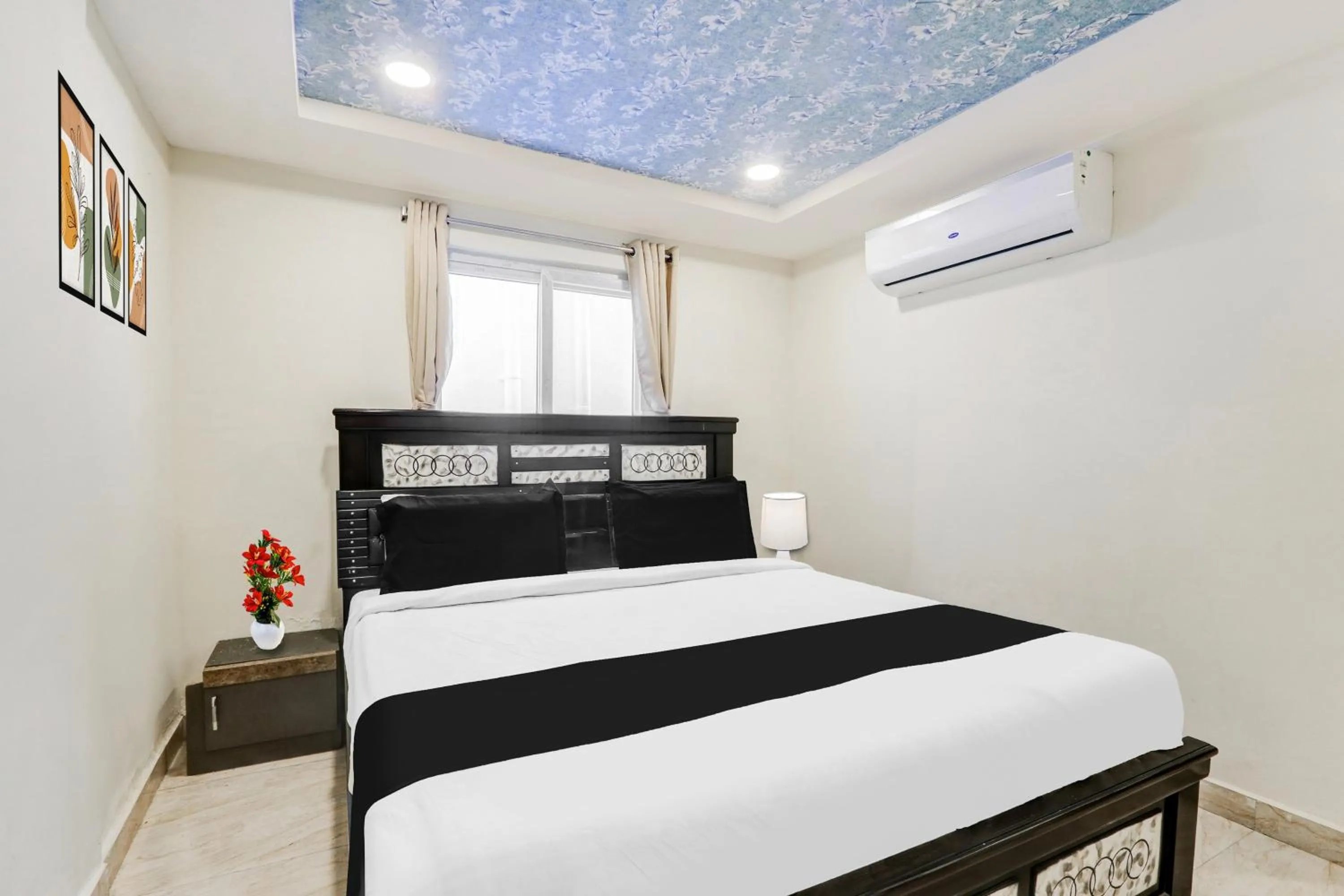 Bedroom, Bed in Super Collection O Bommarilu Warangal