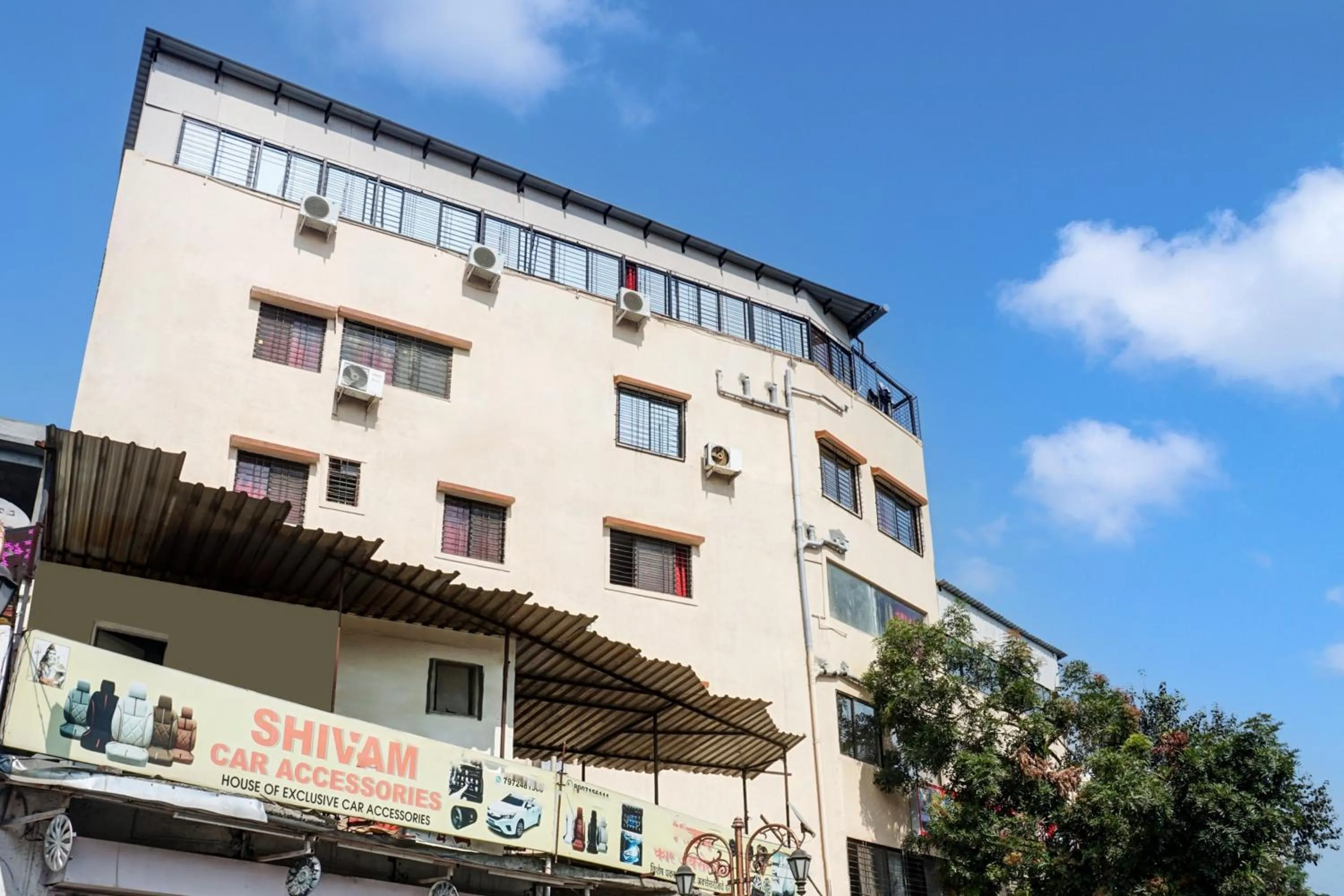 Facade/entrance in Hotel O Sai Inn Lodging