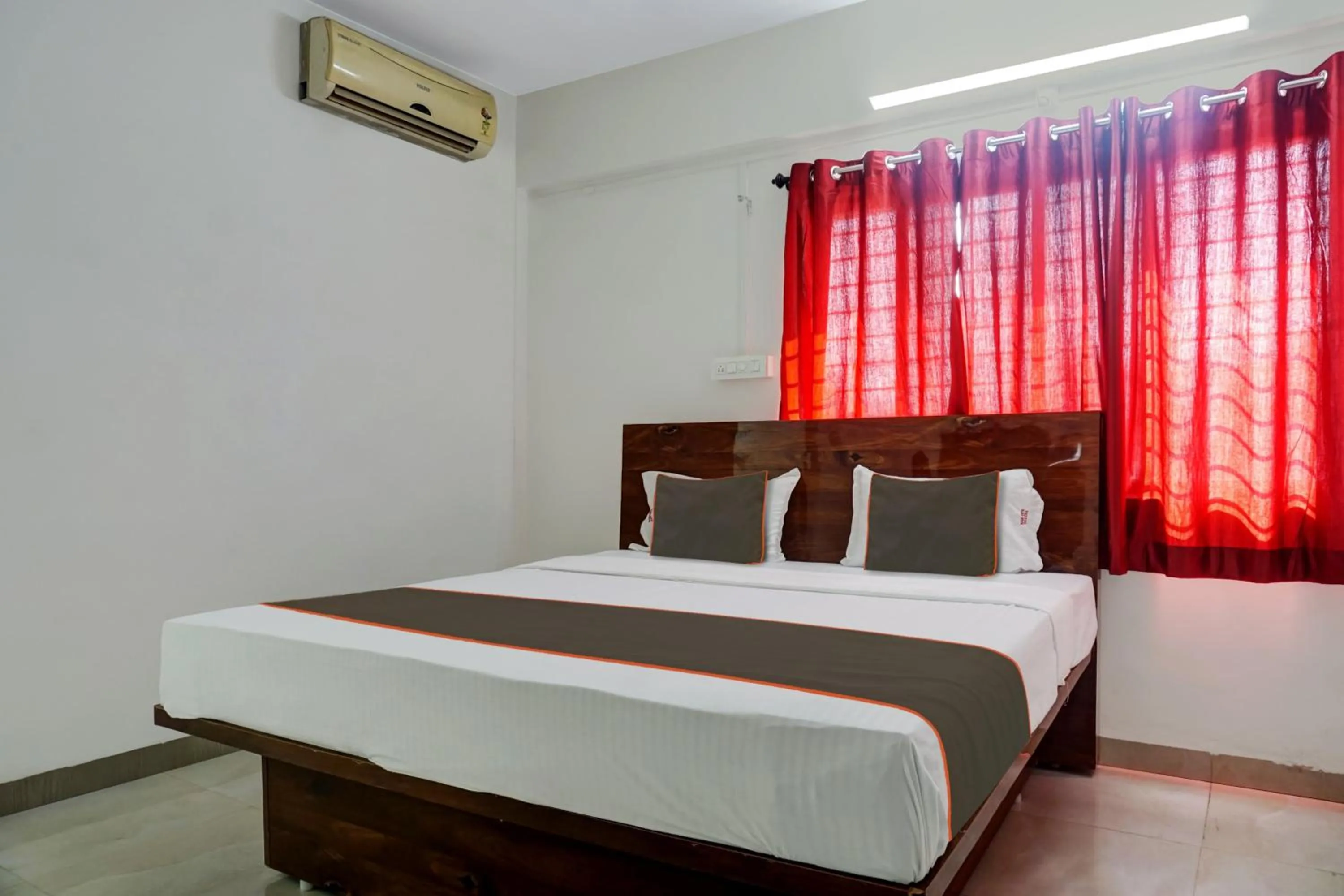 Bedroom, Bed in Hotel O Sai Inn Lodging