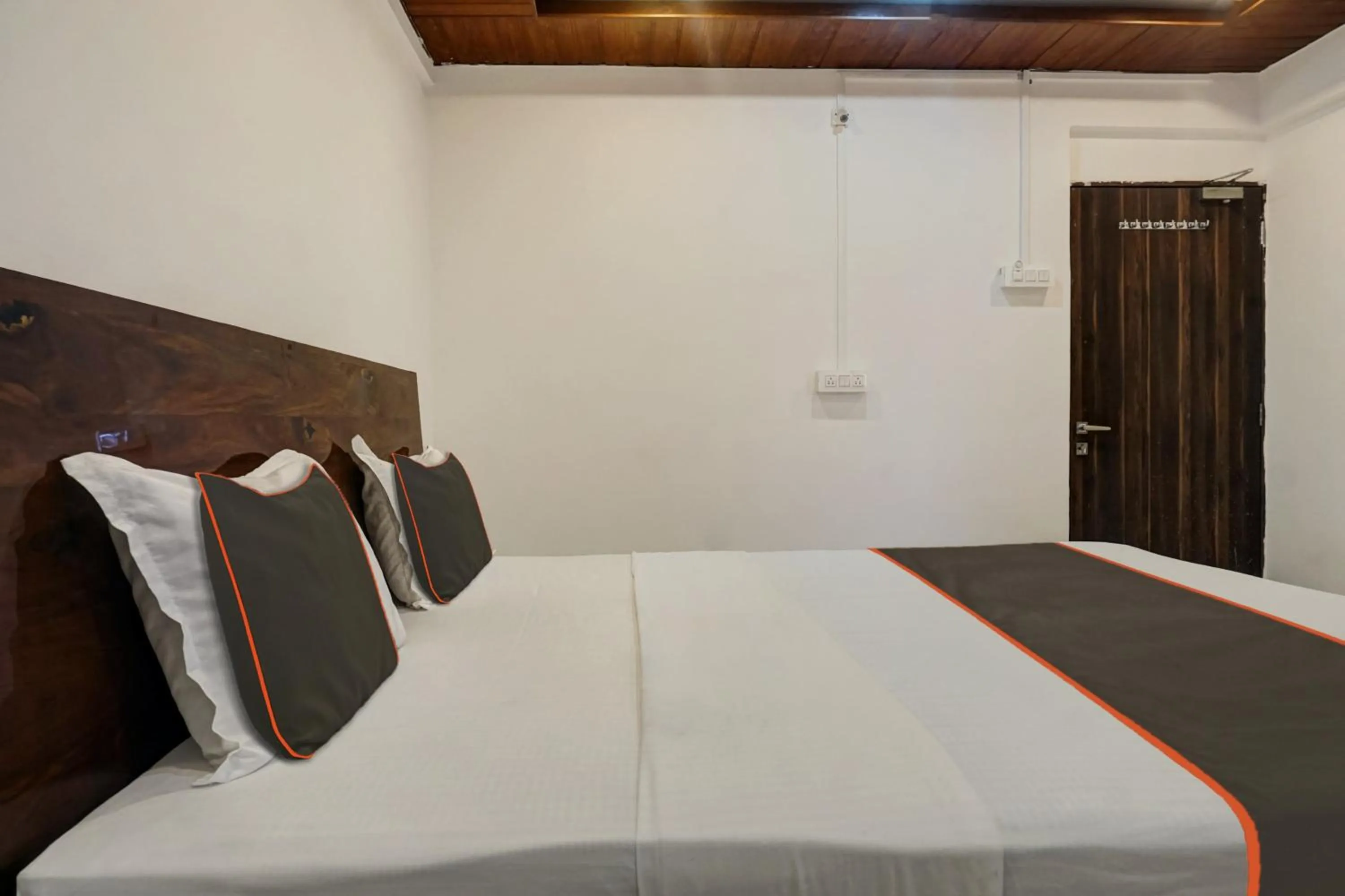 Bedroom, Bed in Hotel O Sai Inn Lodging