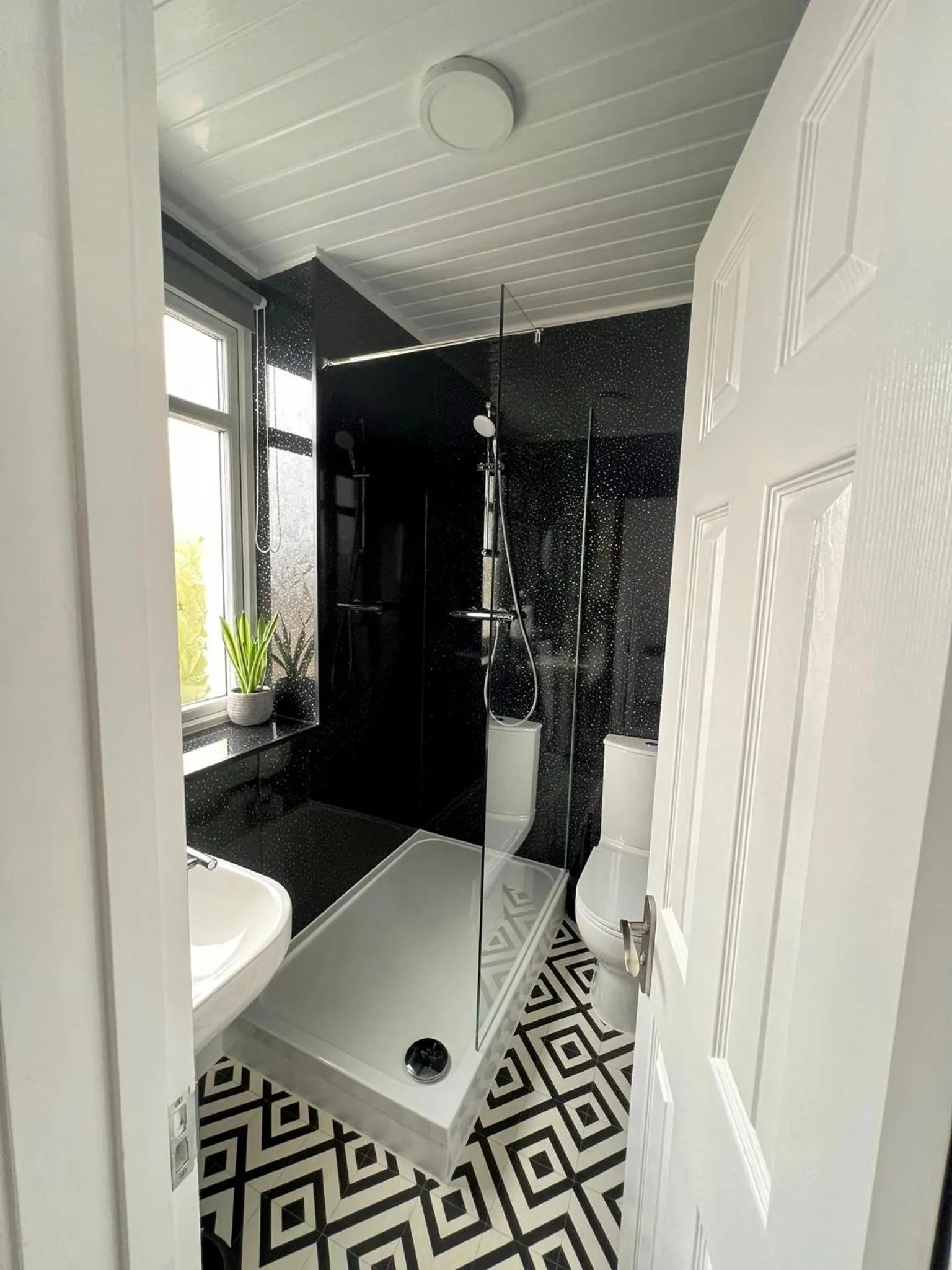 Bathroom in Sarum Apart-Hotel