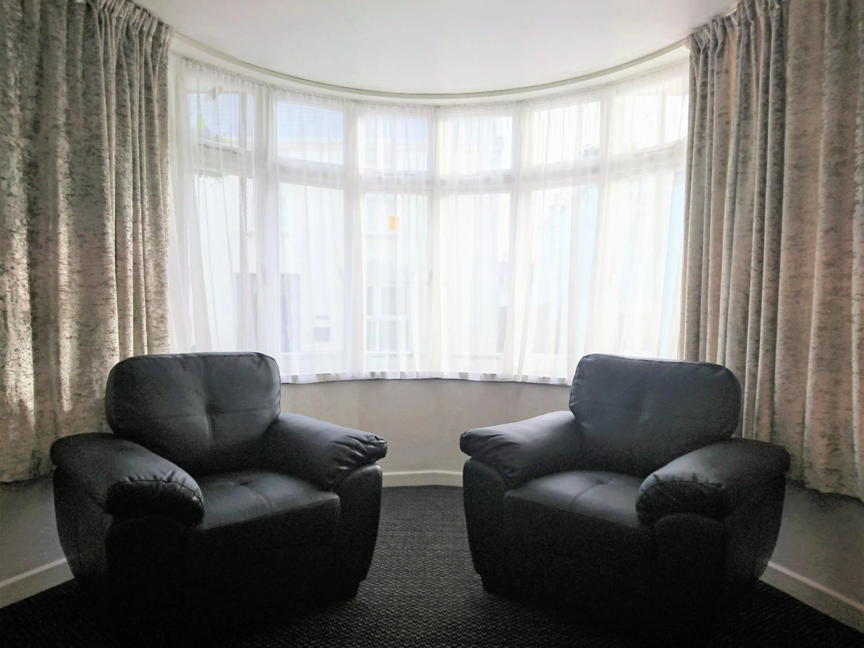 Lobby or reception in Sarum Apart-Hotel