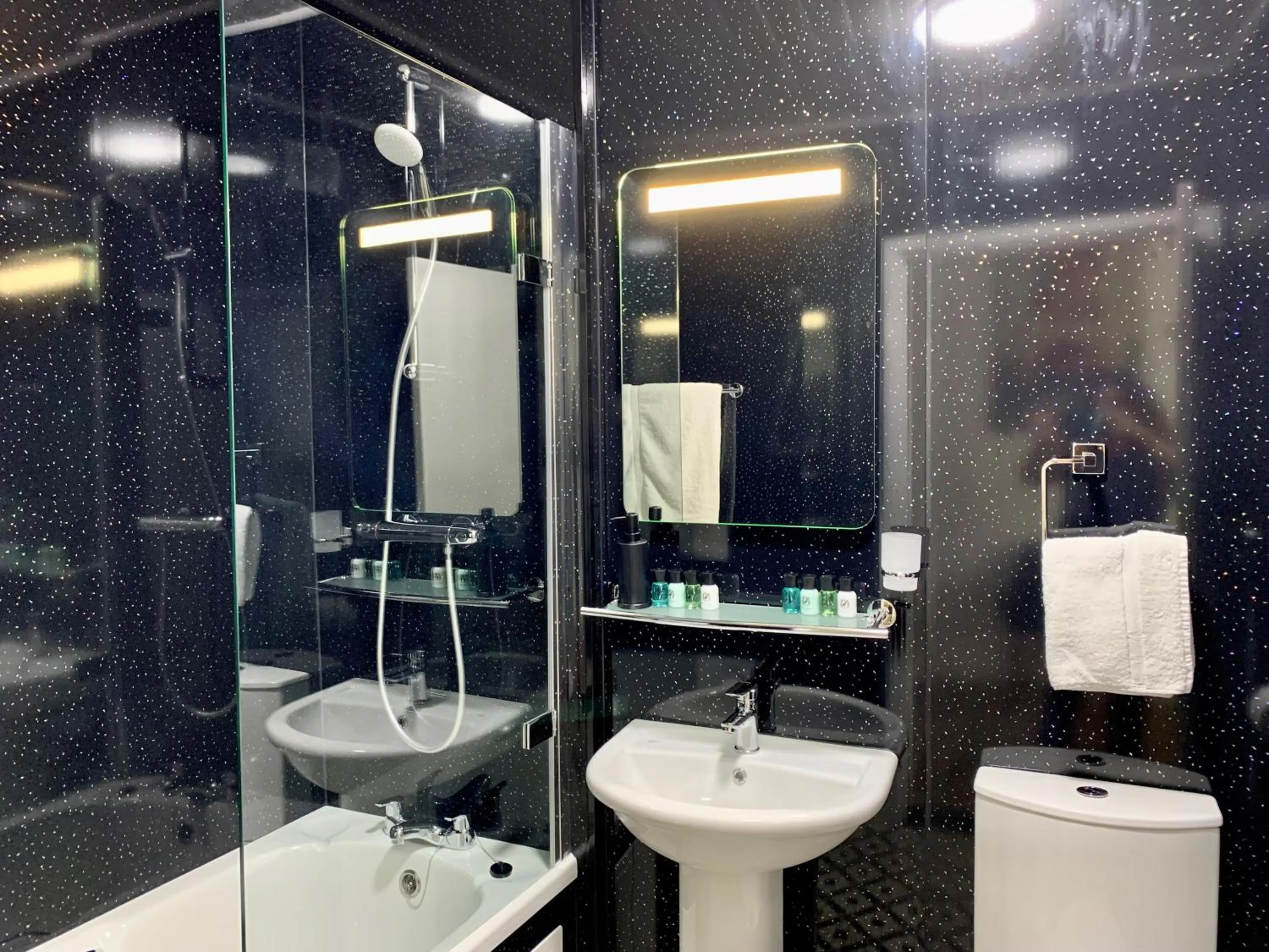 Bathroom in Sarum Apart-Hotel