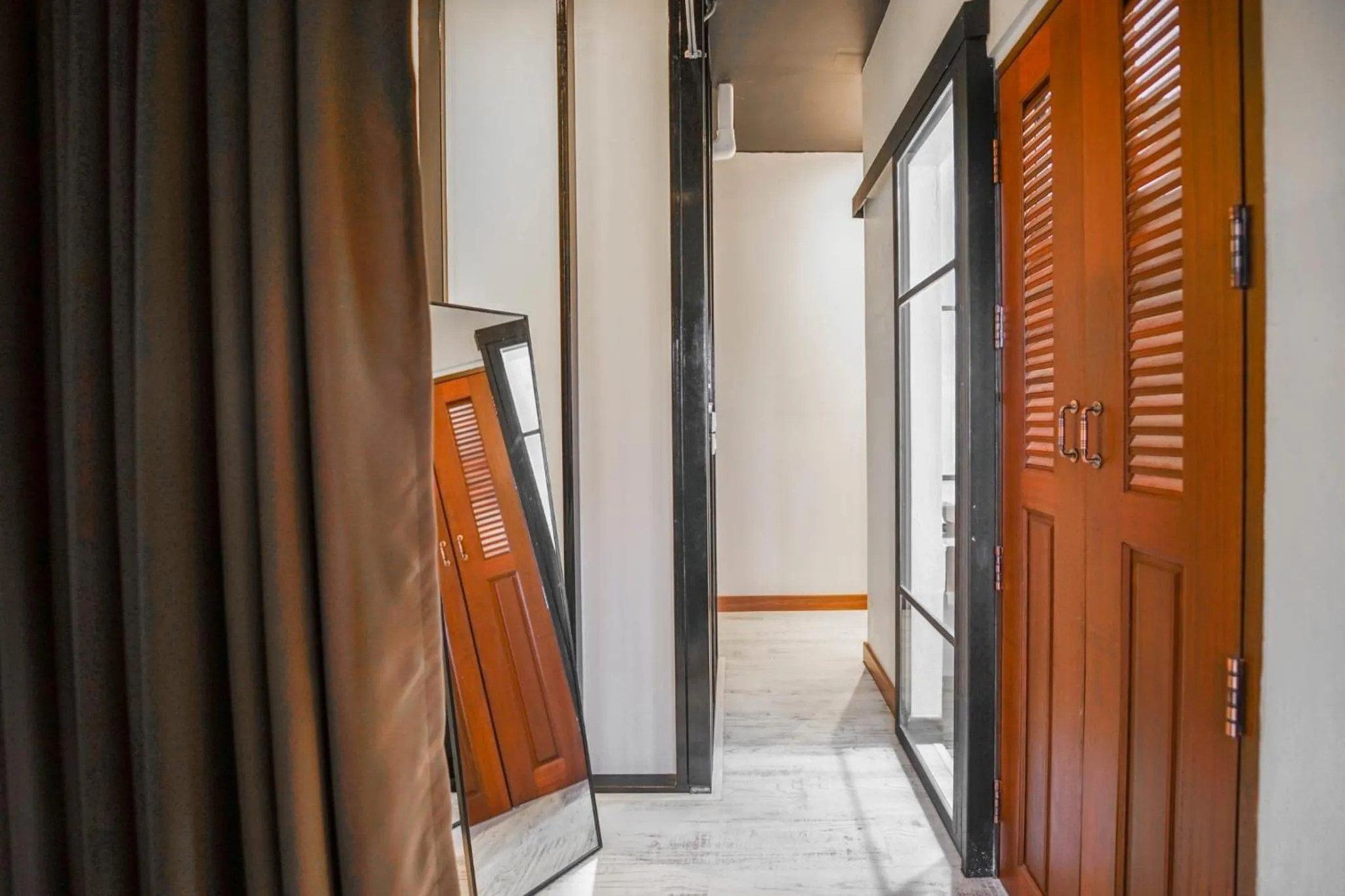 Photo of the whole room in Within Korat Sawairiang