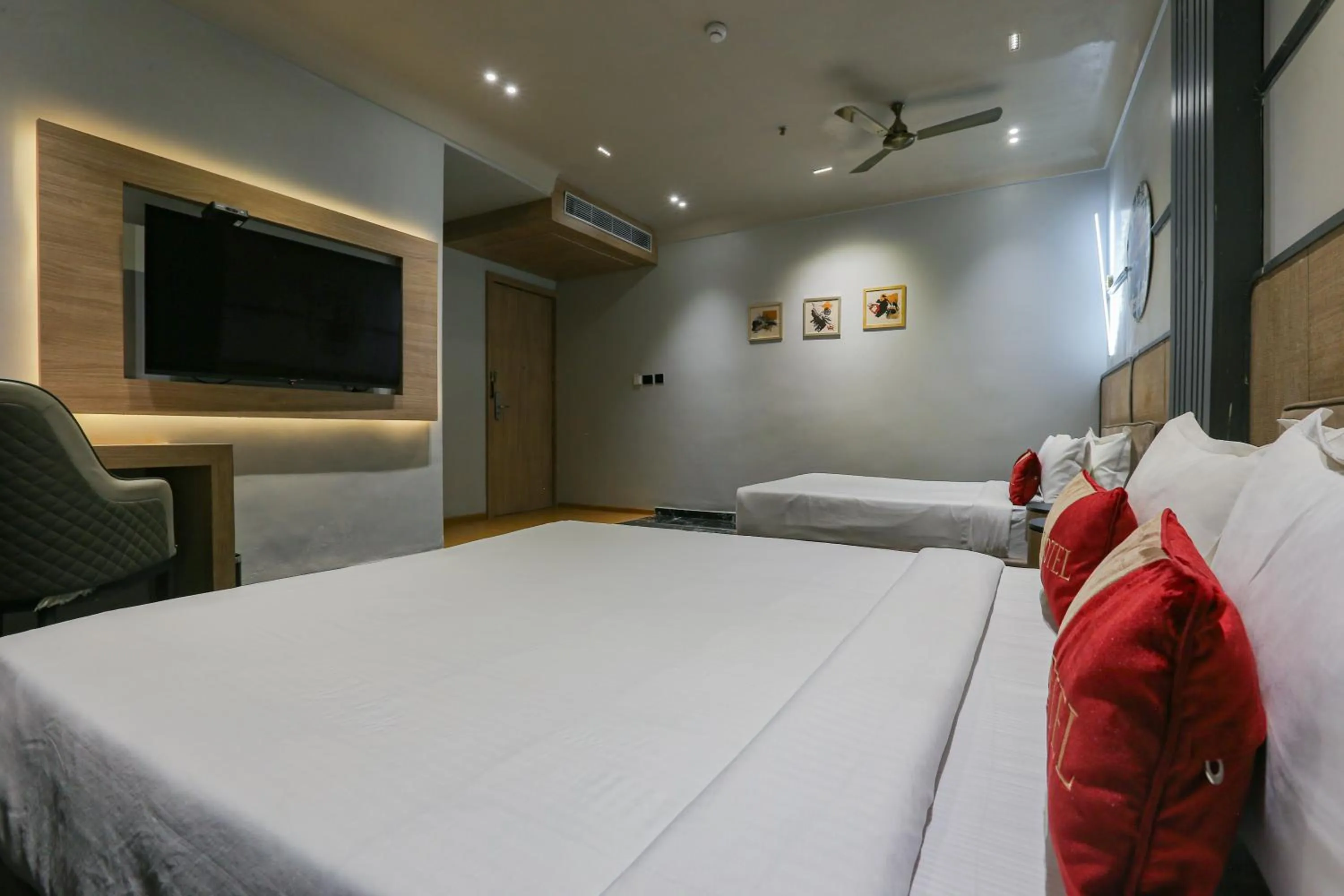 Photo of the whole room, Bed in Aceotel Select Aria, Bhopal -A Luxury Boutique Hotel