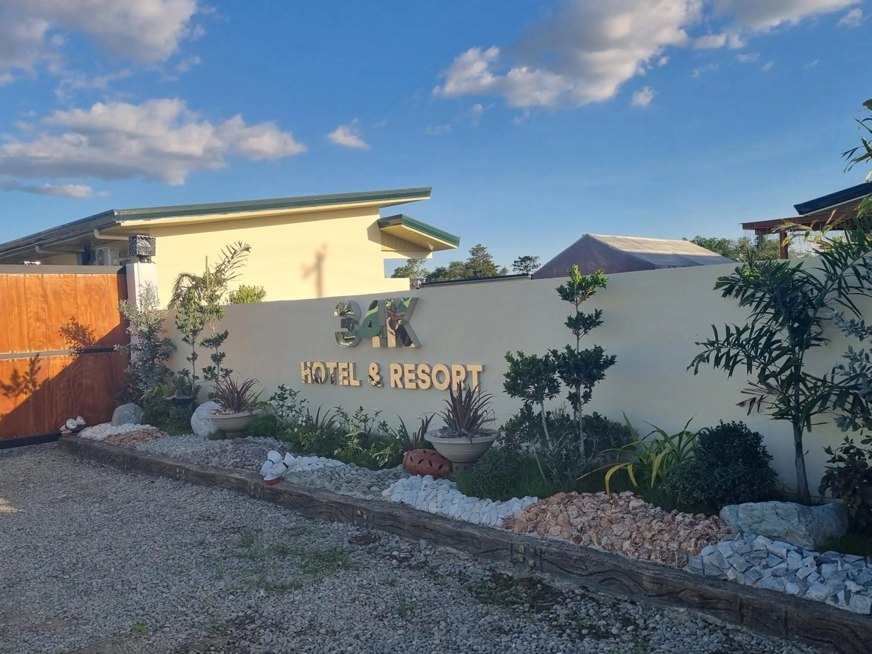 Facade/entrance in 34k Hotel and Resort powered by Cocotel