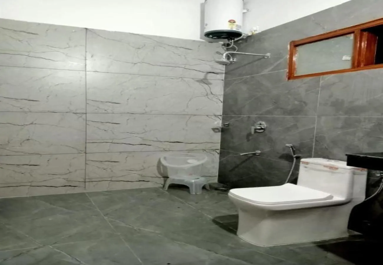 Shower in Paatli Fort Estate Resort