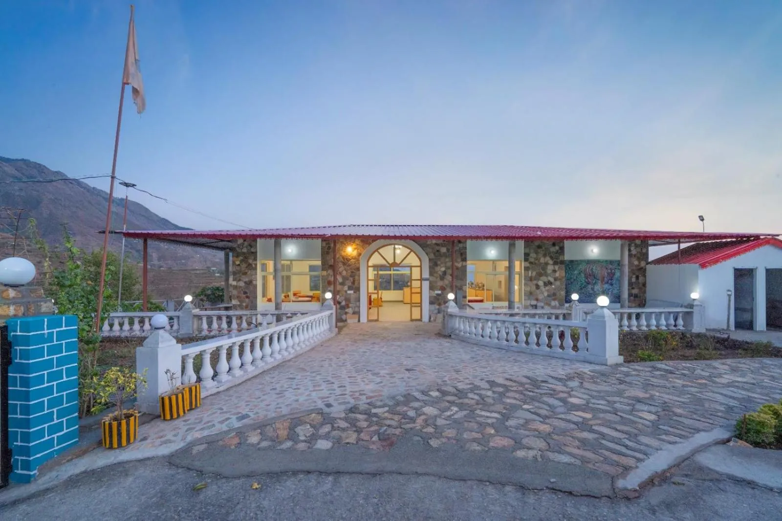 Restaurant/places to eat in Paatli Fort Estate Resort