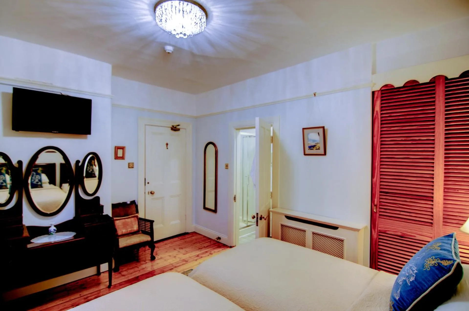 Photo of the whole room, Bed in St Judes B&B