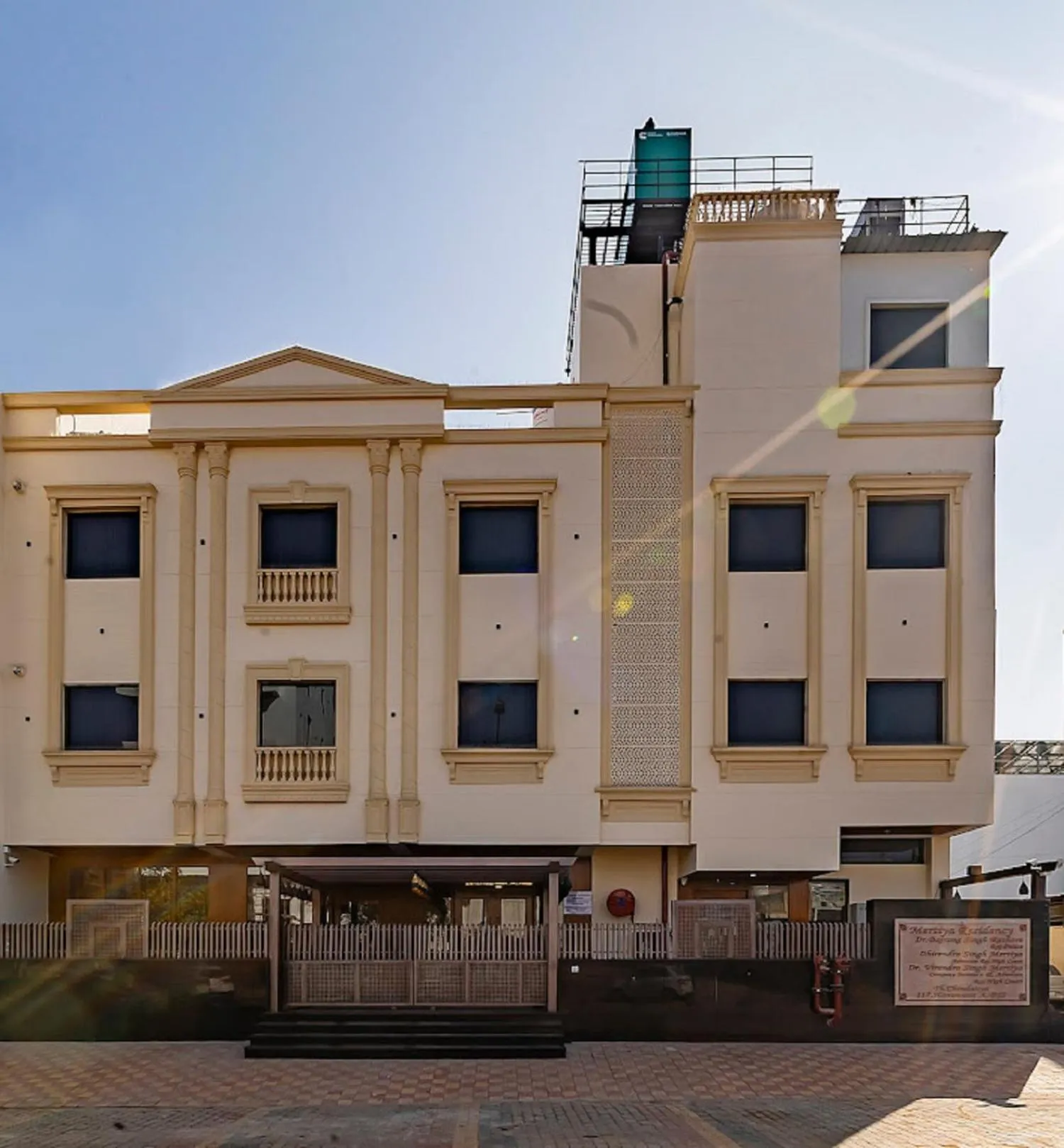 Facade/entrance in Mertiya Residency