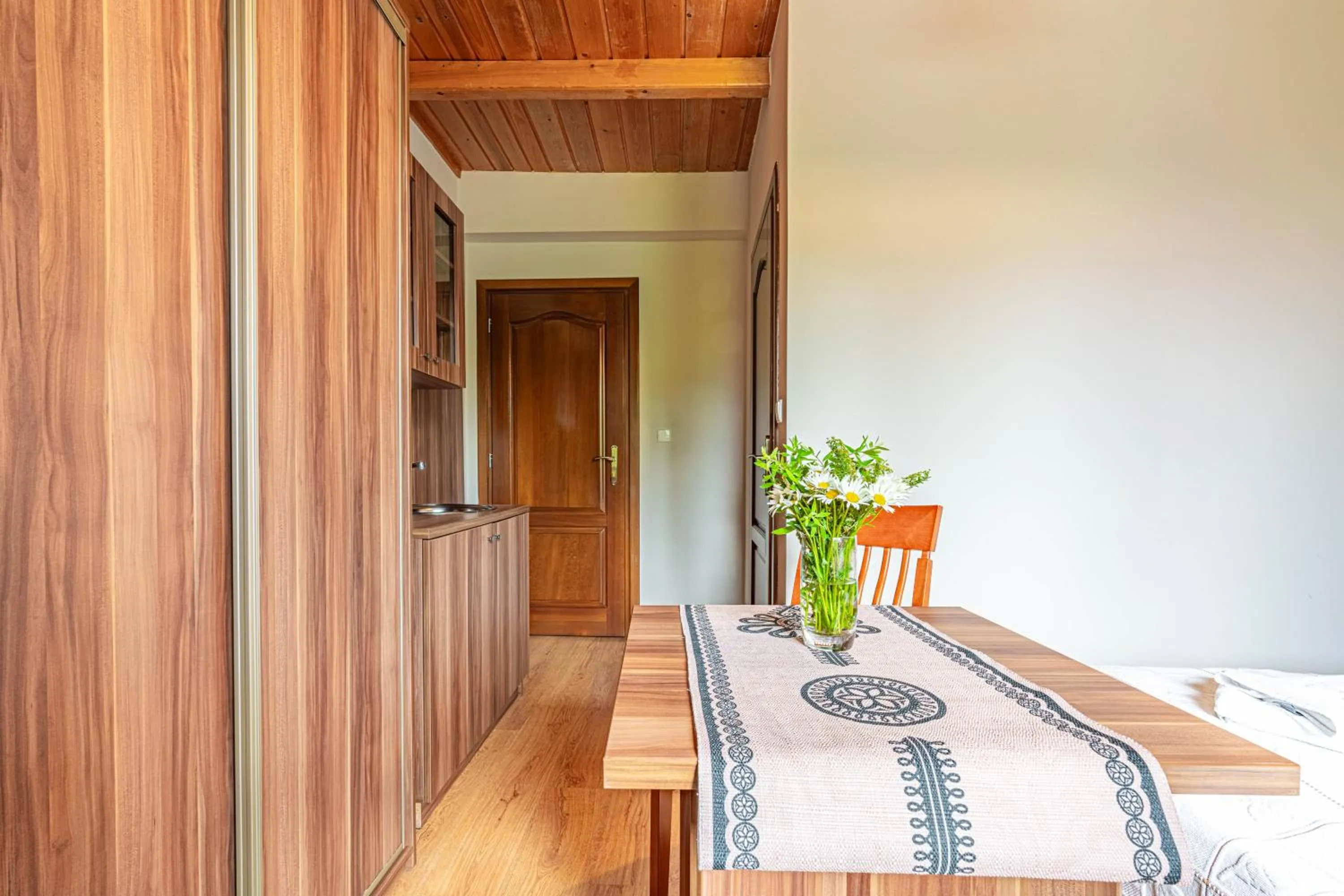 Kitchen or kitchenette in Willa Serafin-basen, sauny i jacuzzi w Willa Baciarka dodatkowo płatne