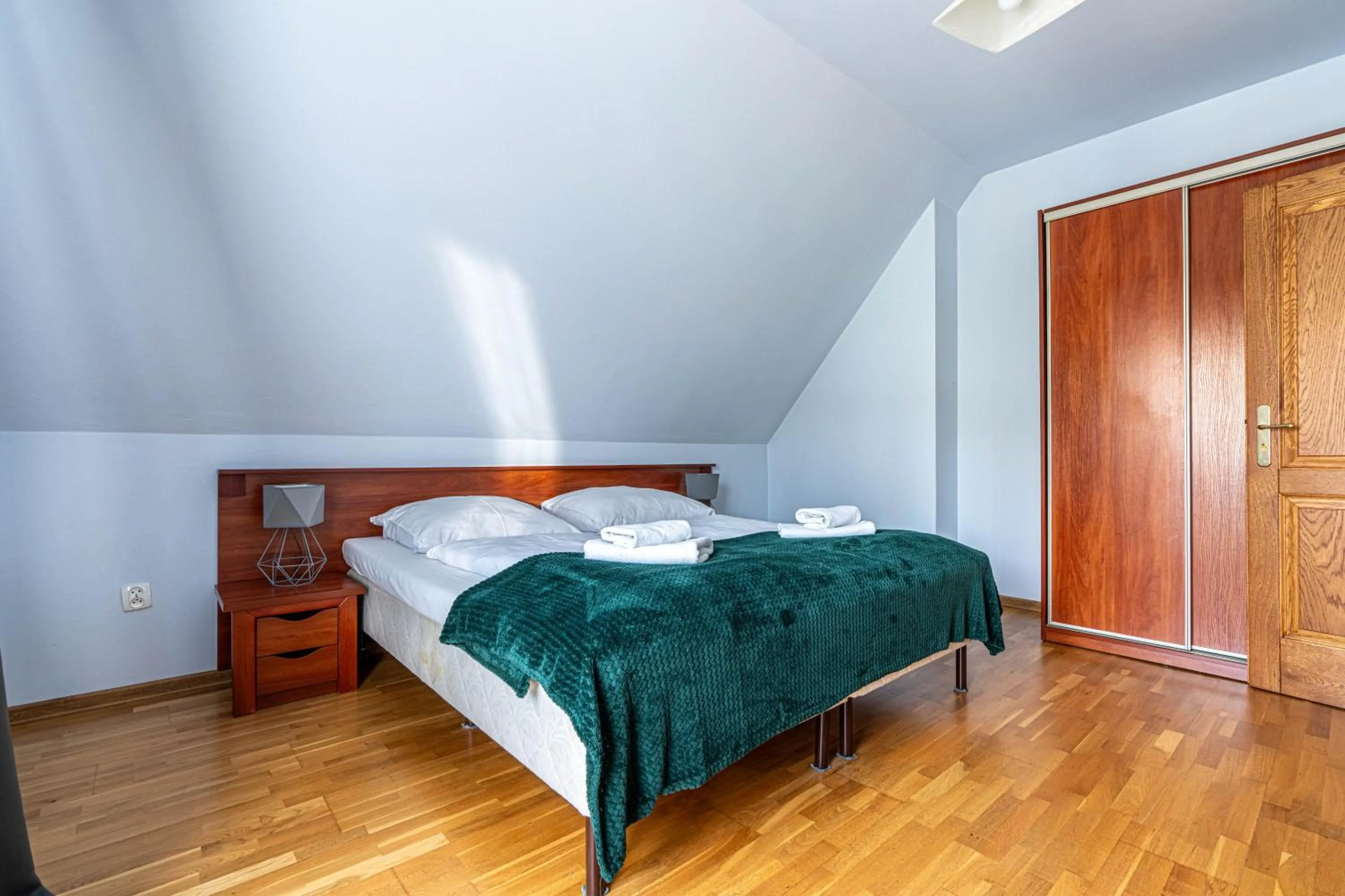 Bed in Willa Serafin-basen, sauny i jacuzzi w Willa Baciarka dodatkowo płatne