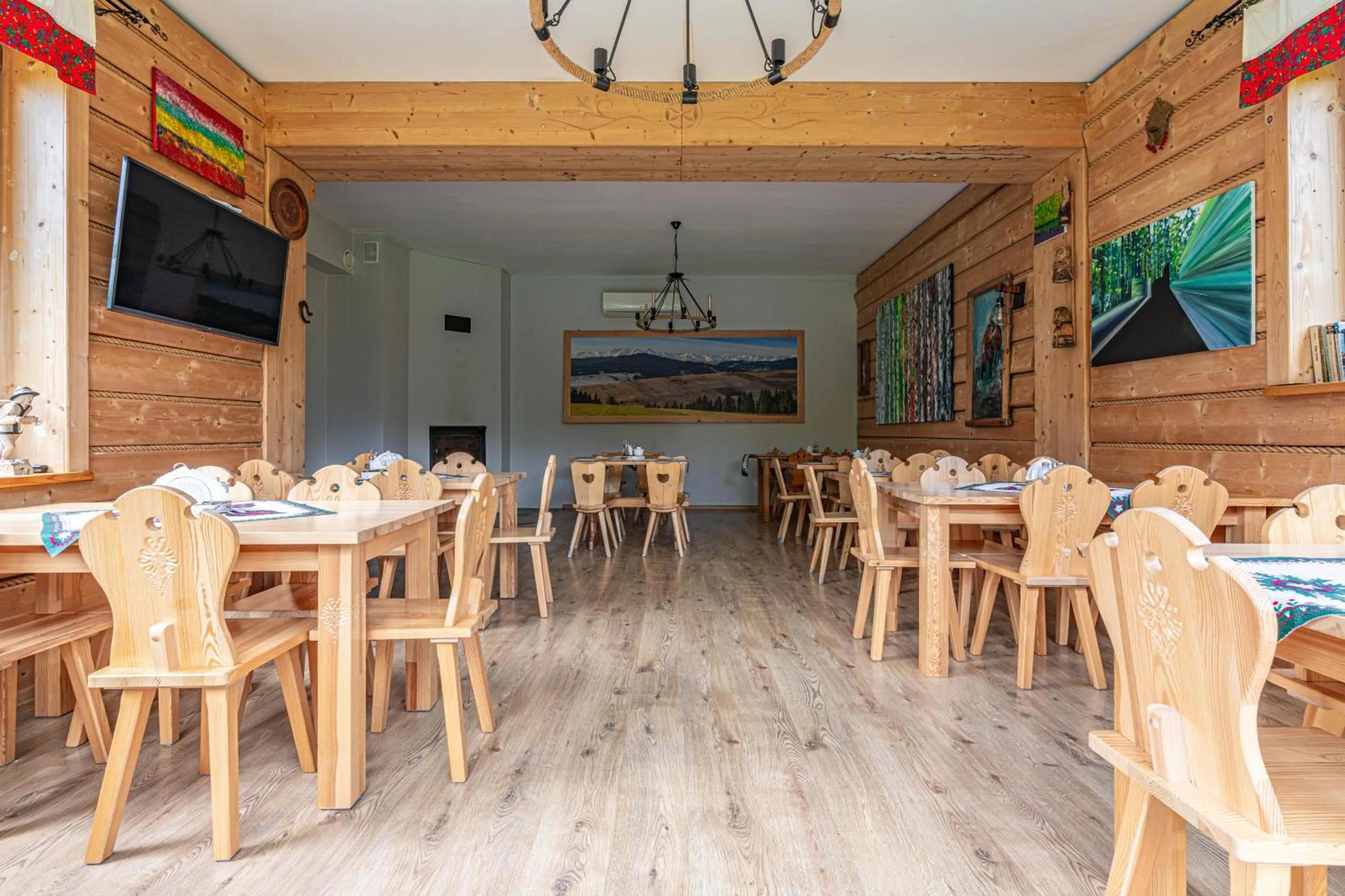 Restaurant/places to eat in Willa Serafin-basen, sauny i jacuzzi w Willa Baciarka dodatkowo płatne