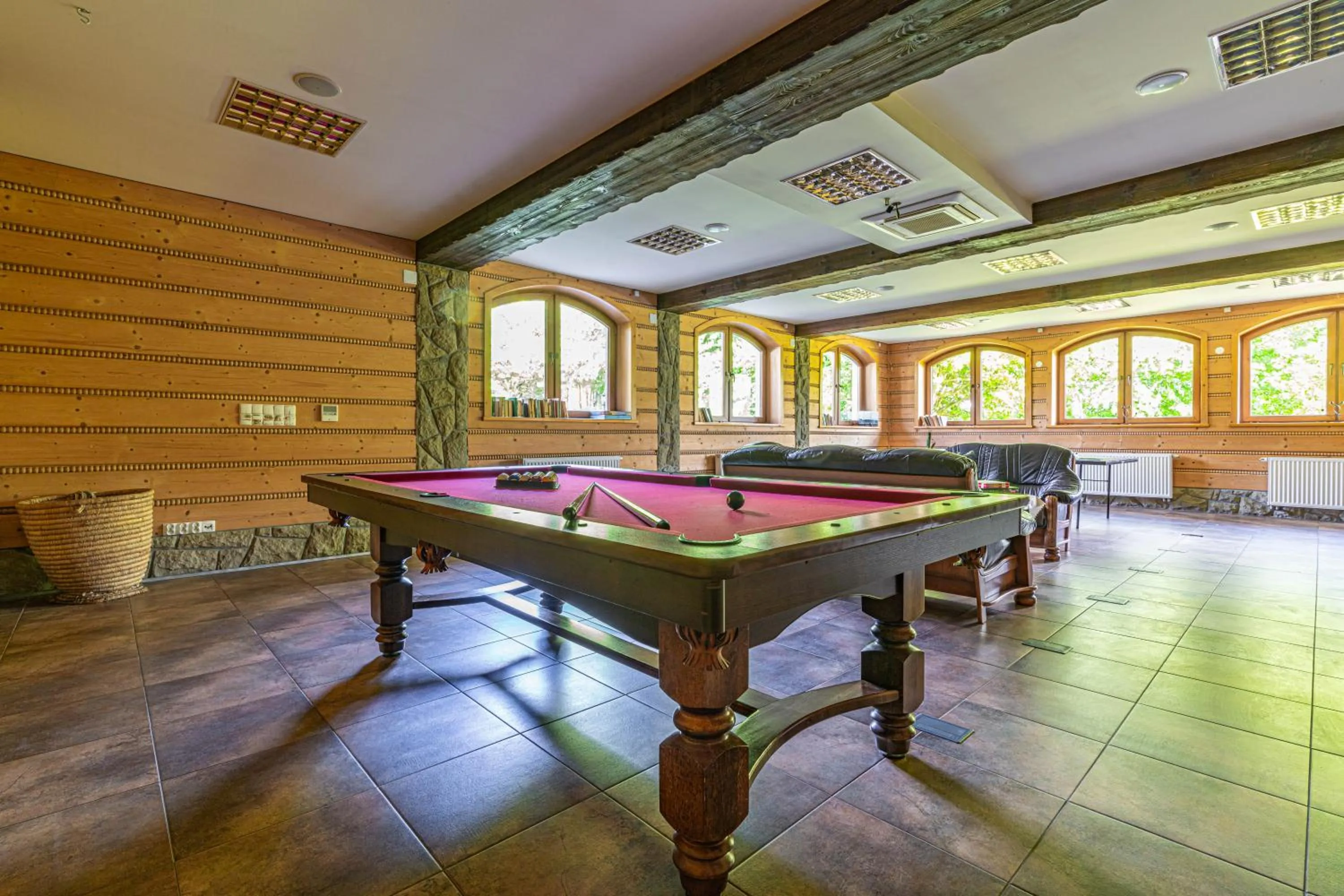 Billiard in Willa Serafin-basen, sauny i jacuzzi w Willa Baciarka dodatkowo płatne