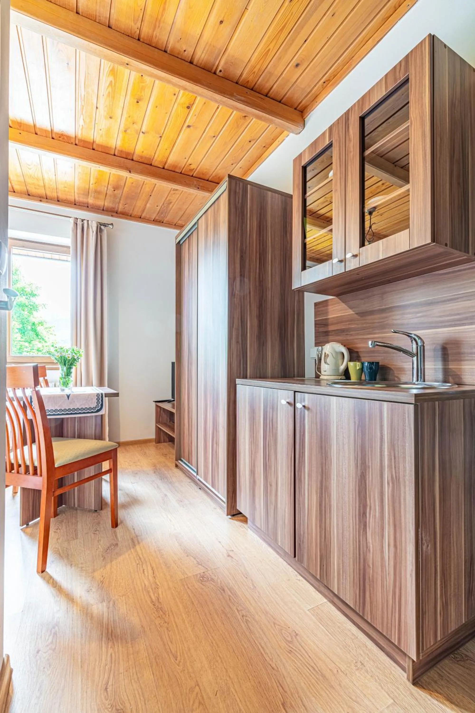 Kitchen or kitchenette in Willa Serafin-basen, sauny i jacuzzi w Willa Baciarka dodatkowo płatne