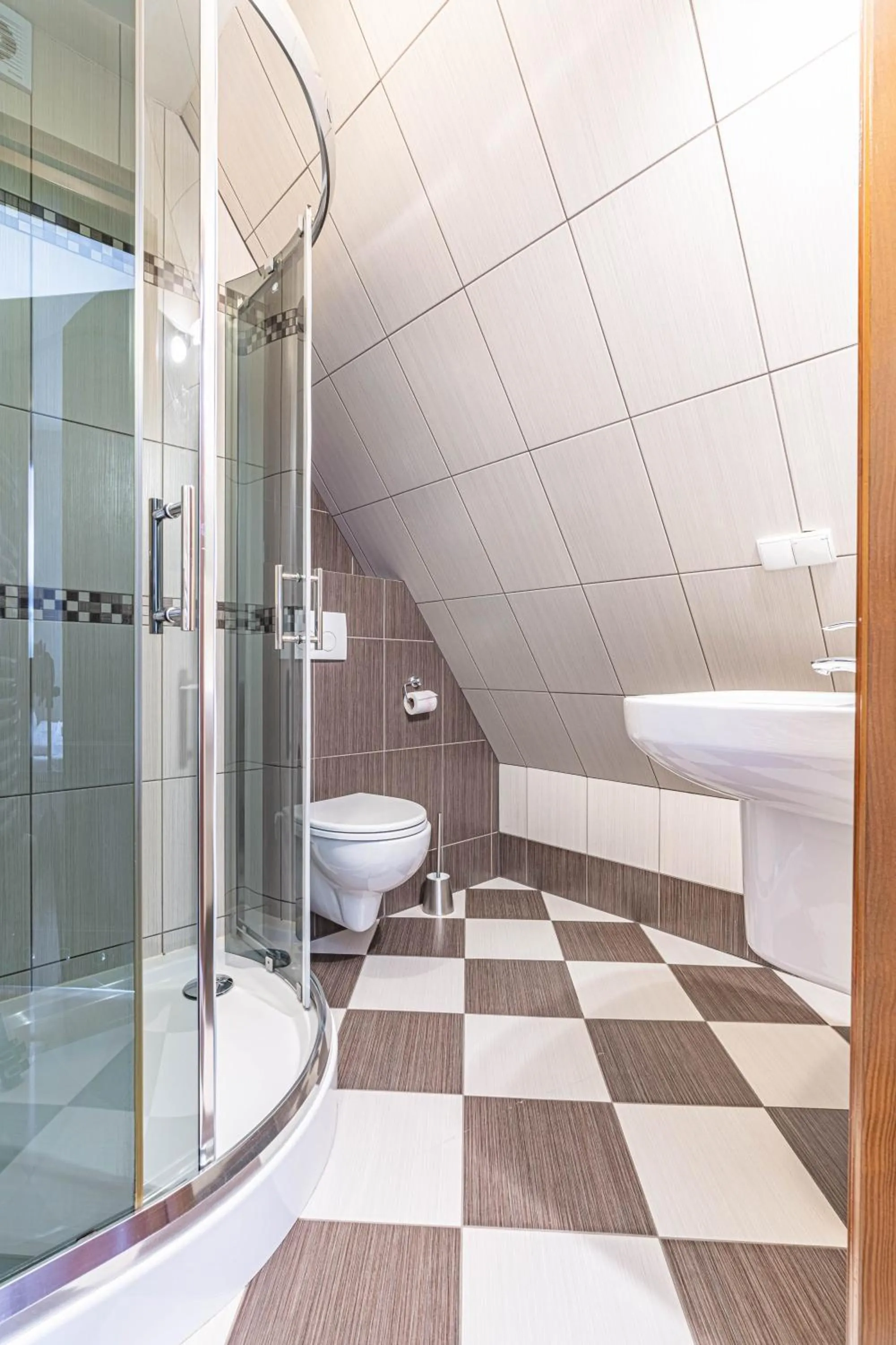 Shower in Willa Serafin-basen, sauny i jacuzzi w Willa Baciarka dodatkowo płatne