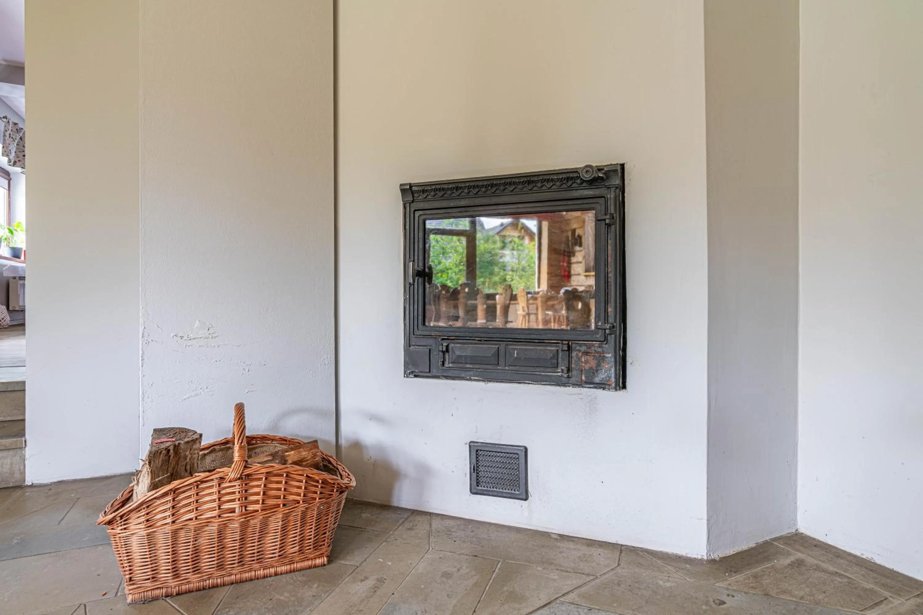 fireplace in Willa Serafin-basen, sauny i jacuzzi w Willa Baciarka dodatkowo płatne