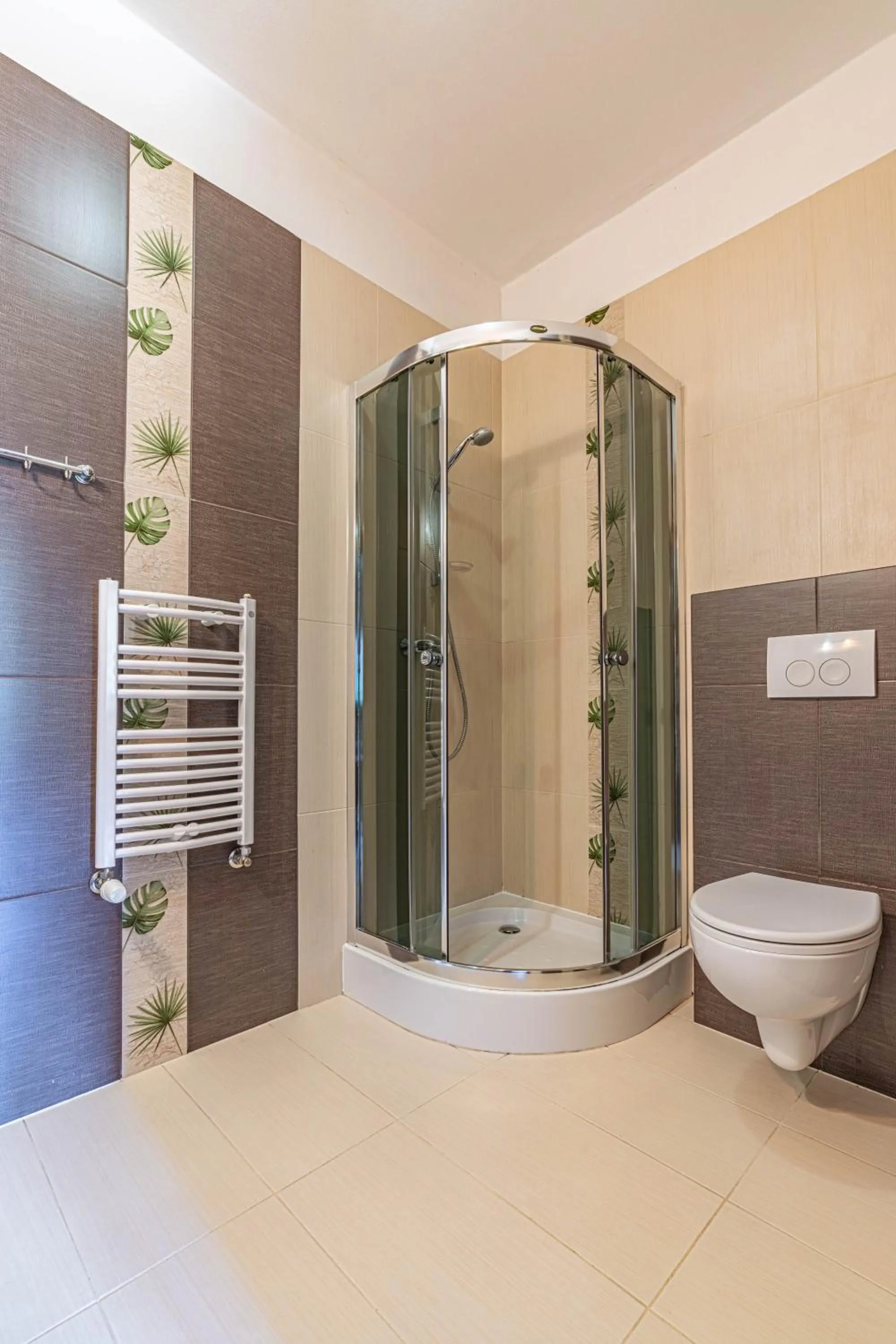 Shower in Willa Serafin-basen, sauny i jacuzzi w Willa Baciarka dodatkowo płatne