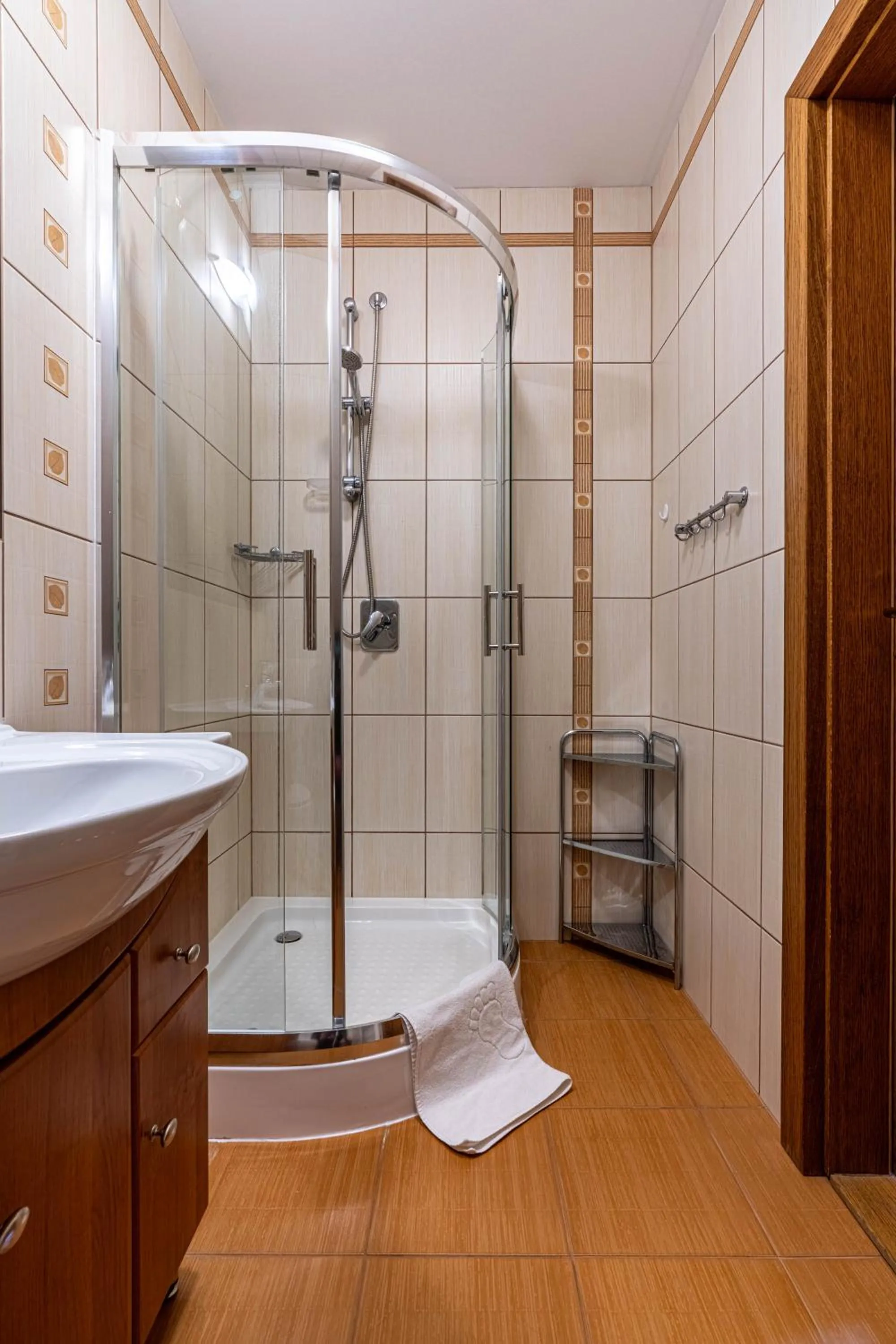 Shower in Willa Serafin-basen, sauny i jacuzzi w Willa Baciarka dodatkowo płatne