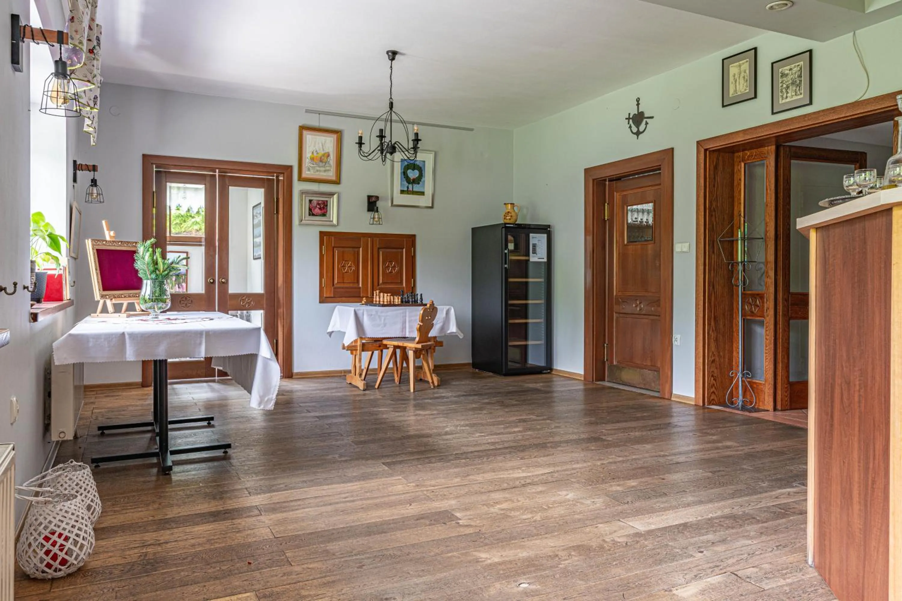 Restaurant/places to eat in Willa Serafin-basen, sauny i jacuzzi w Willa Baciarka dodatkowo płatne