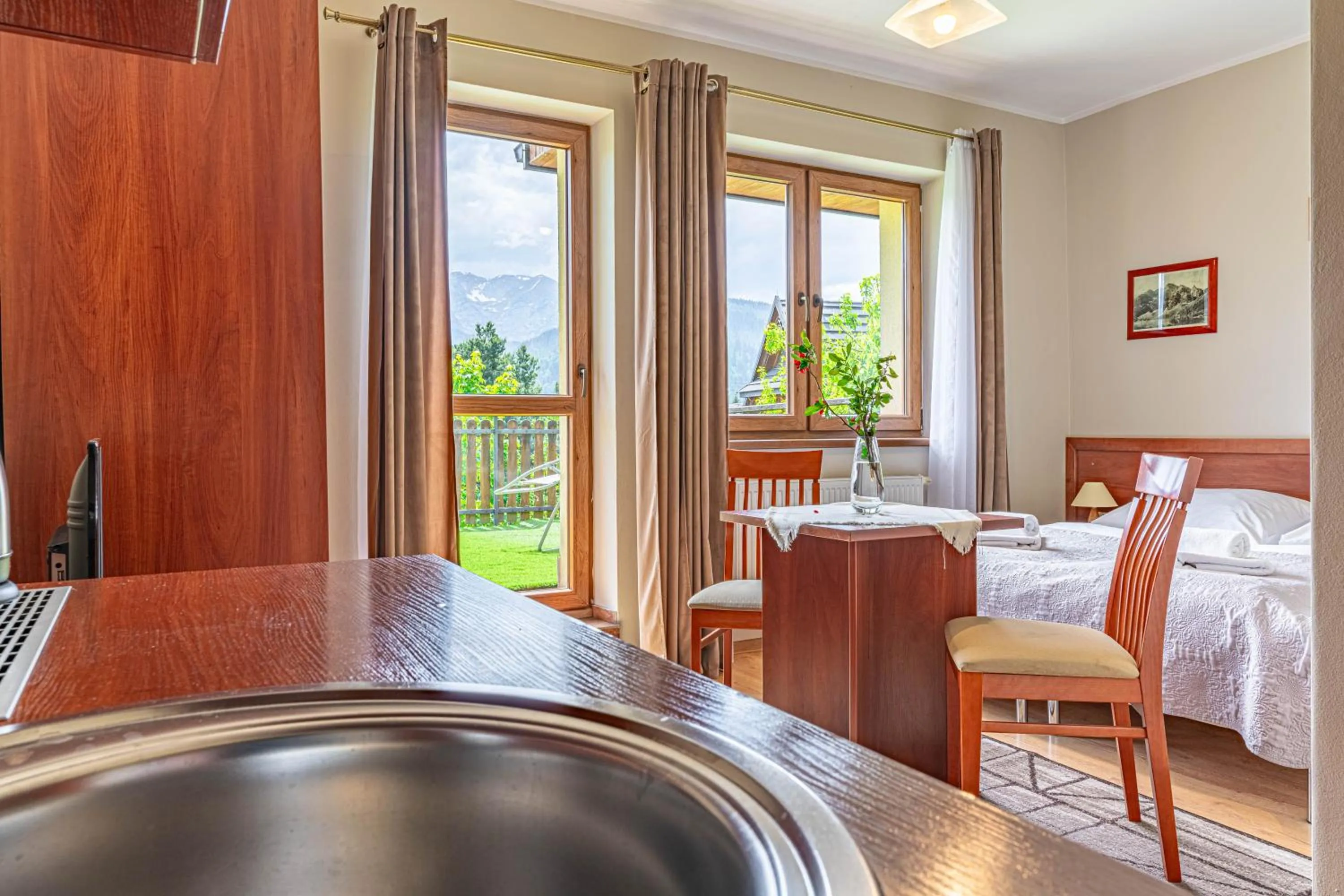 Kitchen or kitchenette, Bed in Willa Serafin-basen, sauny i jacuzzi w Willa Baciarka dodatkowo płatne