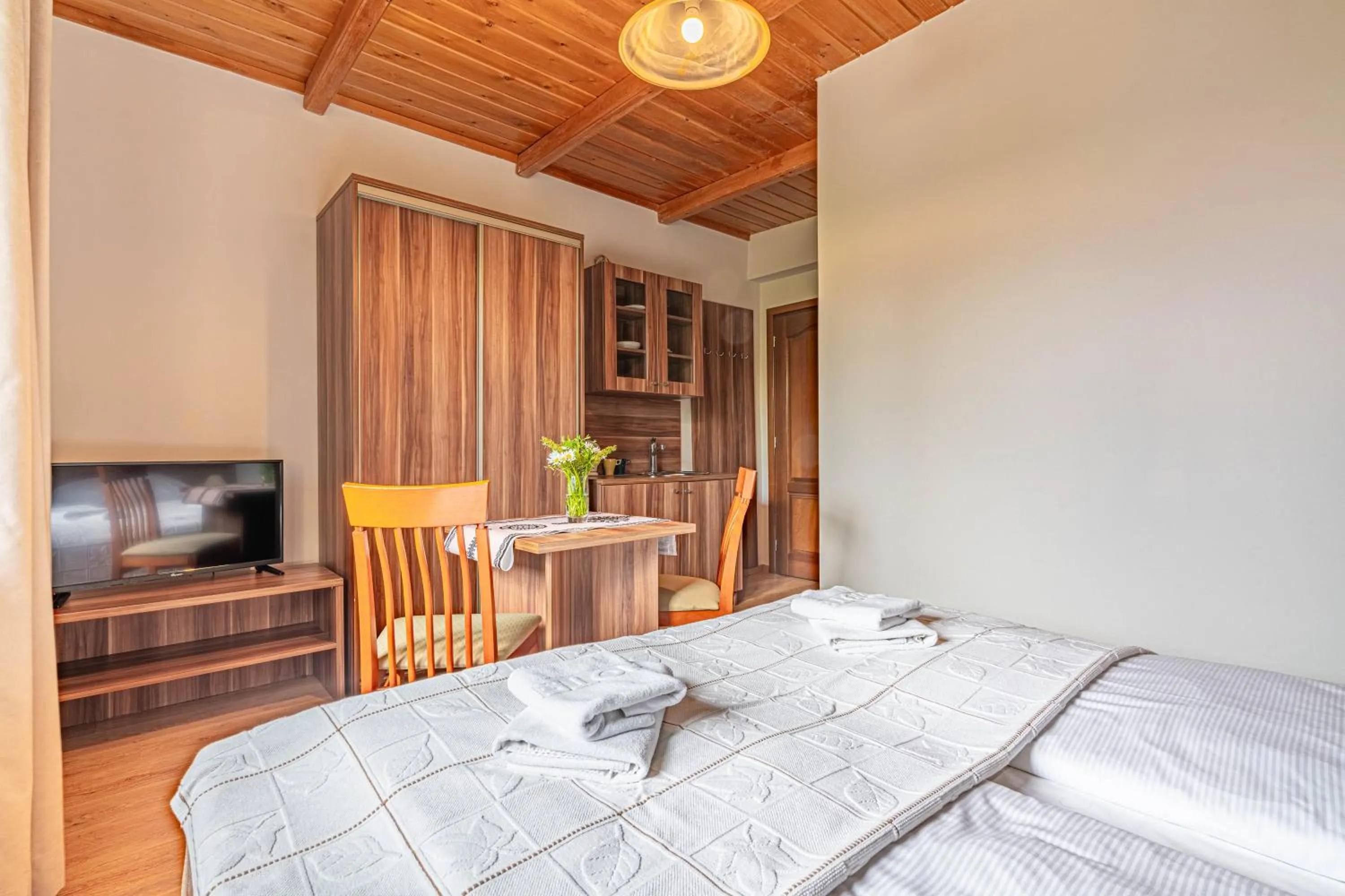 Bed in Willa Serafin-basen, sauny i jacuzzi w Willa Baciarka dodatkowo płatne