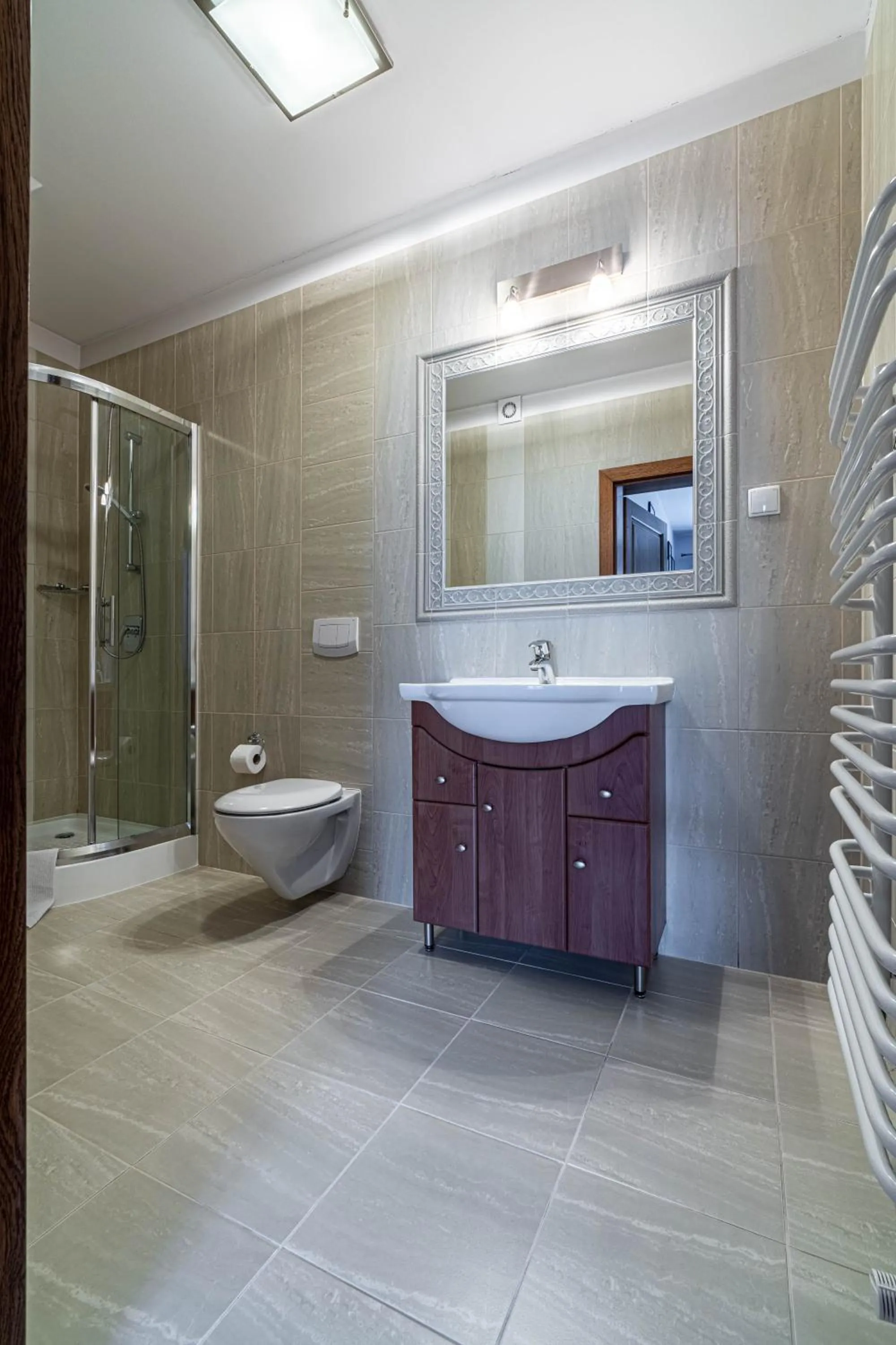 Shower in Willa Serafin-basen, sauny i jacuzzi w Willa Baciarka dodatkowo płatne