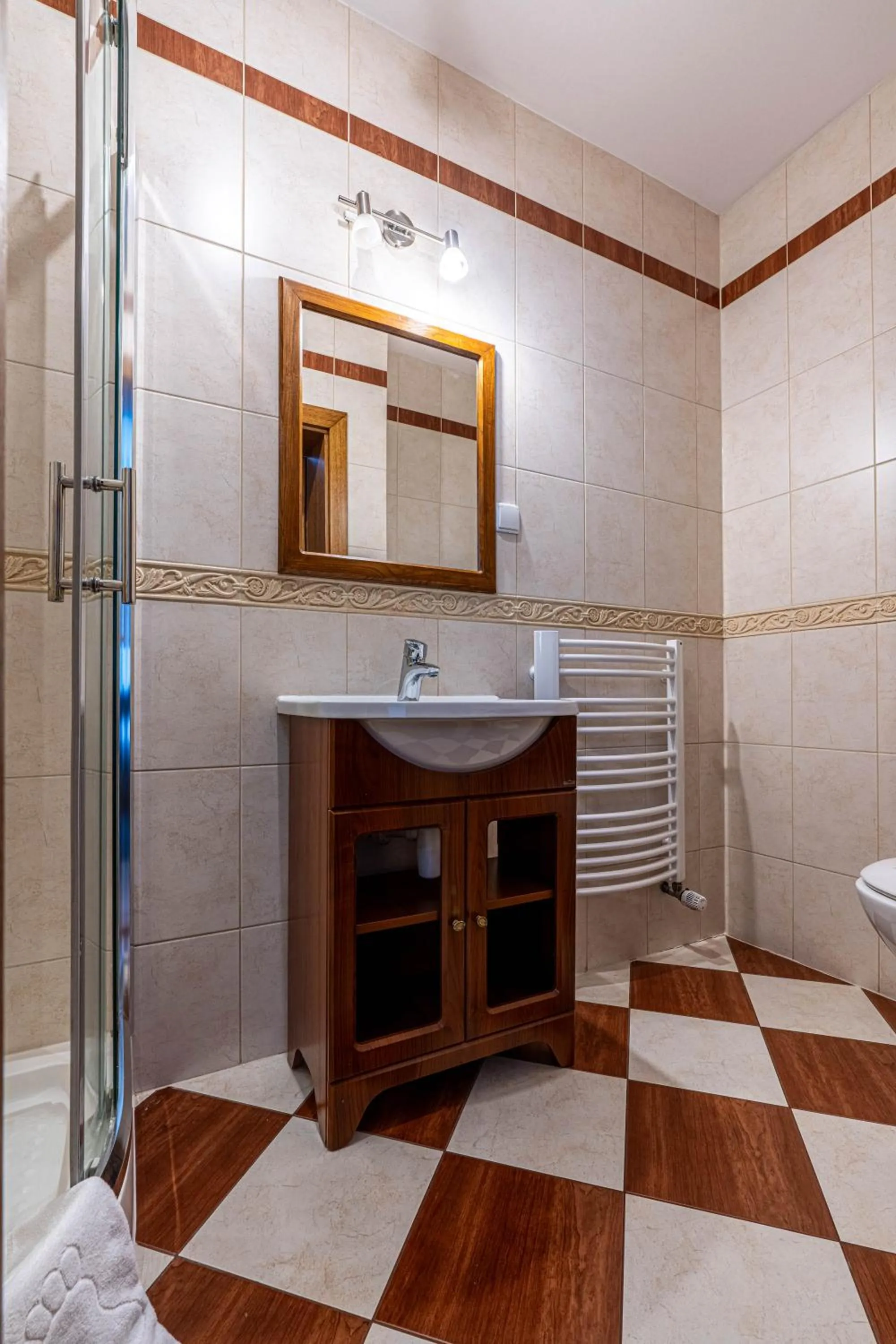 Shower in Willa Serafin-basen, sauny i jacuzzi w Willa Baciarka dodatkowo płatne