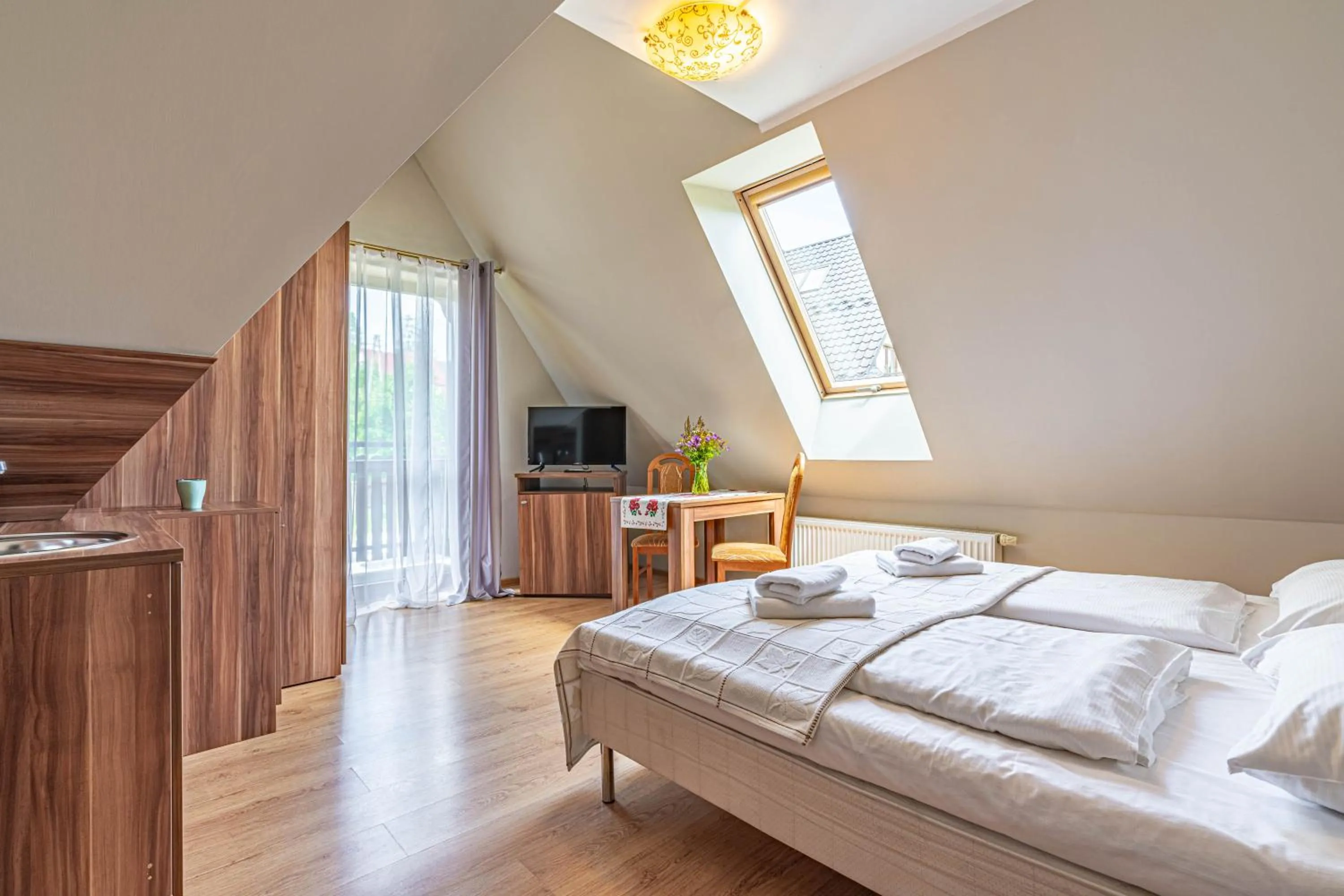 Bed in Willa Serafin-basen, sauny i jacuzzi w Willa Baciarka dodatkowo płatne