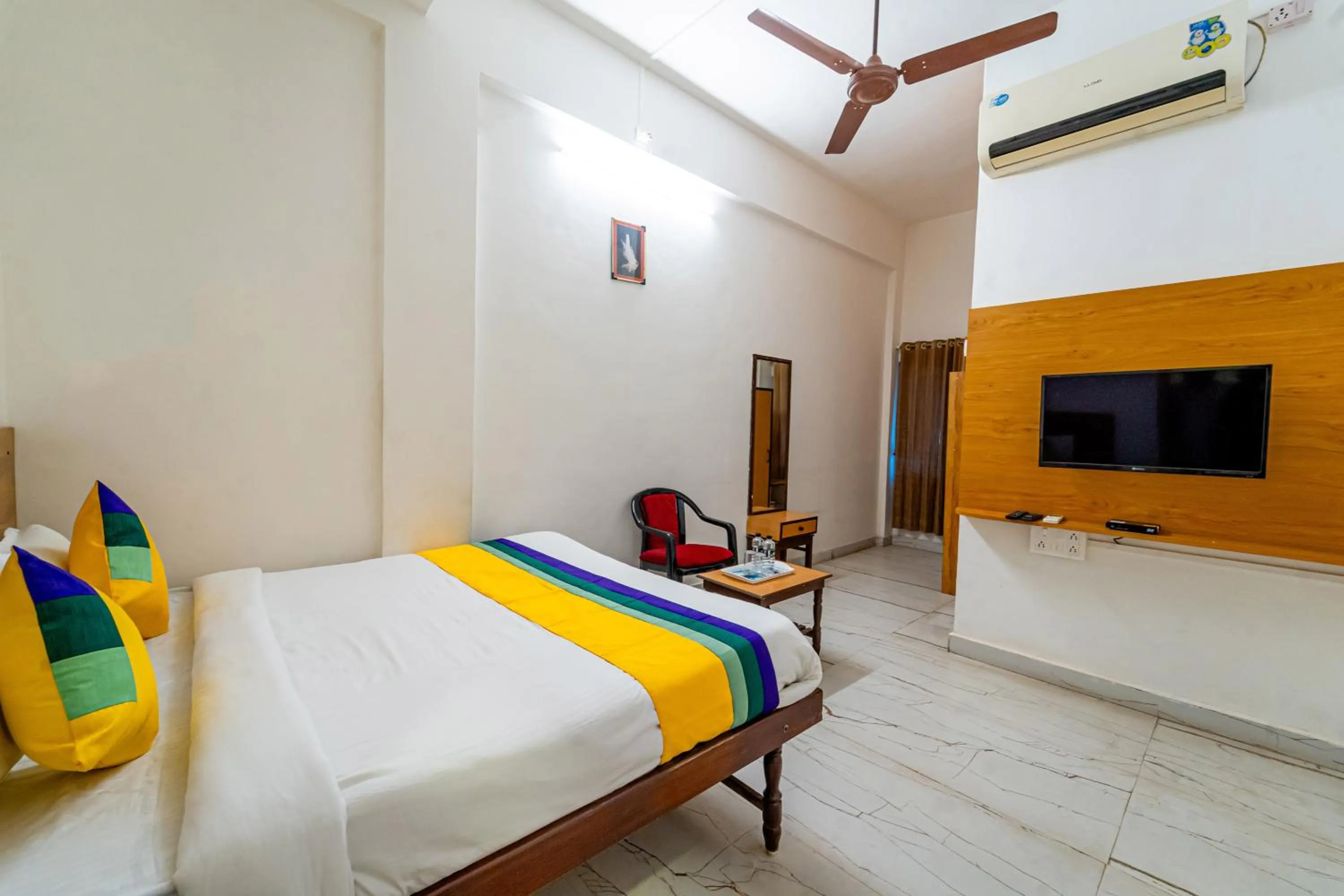 Bedroom, Bed in Itsy Hotels Mansi