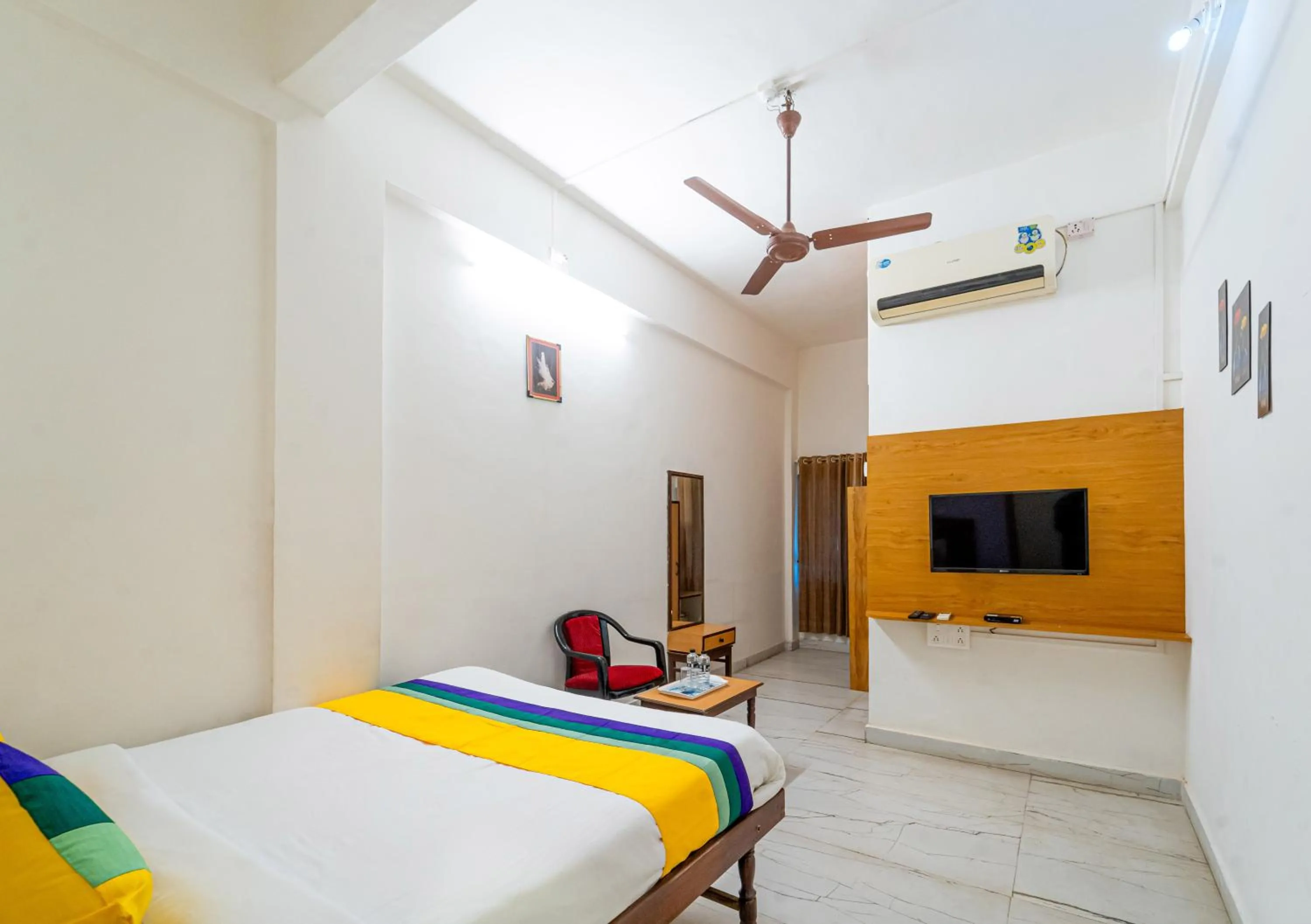 Bedroom, Bed in Itsy Hotels Mansi