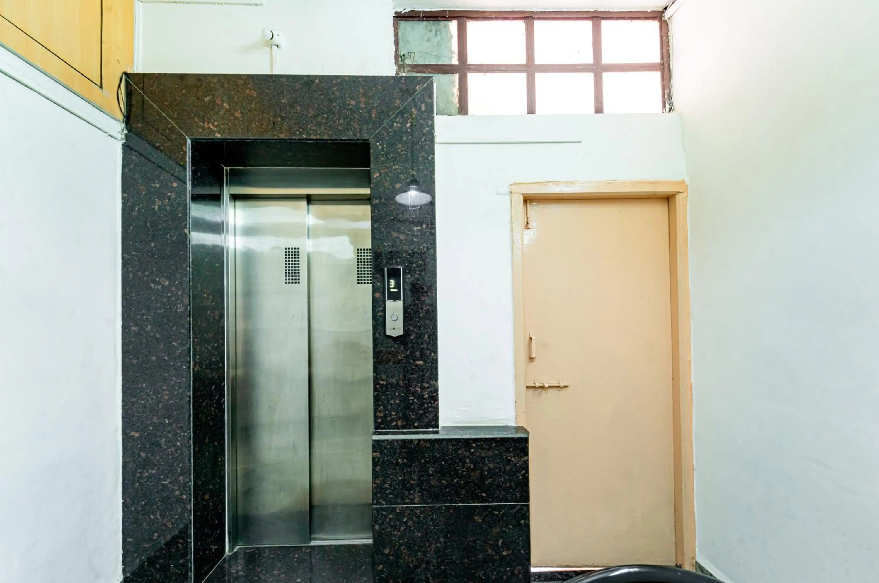 elevator in Itsy Hotels Mansi