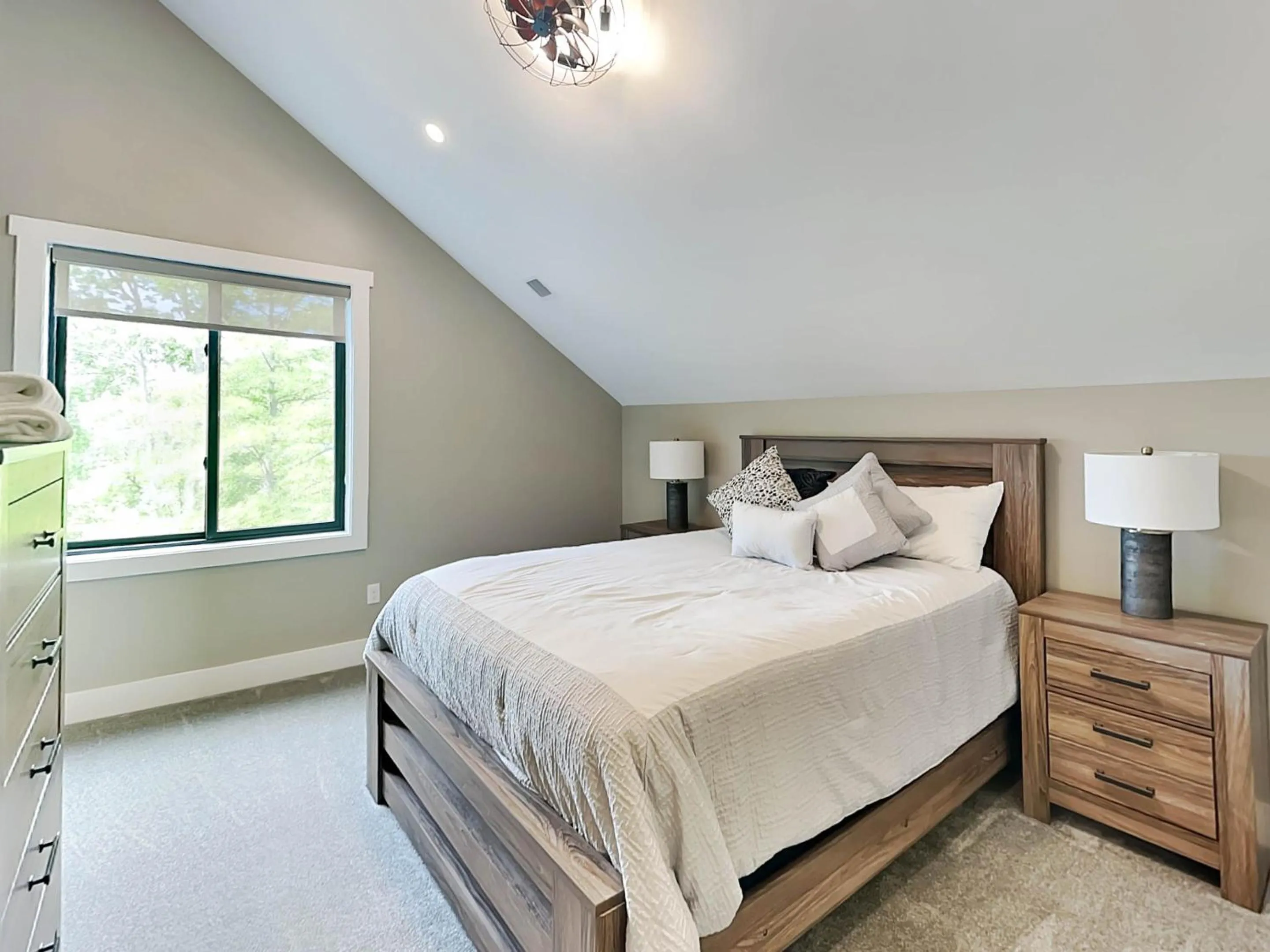 Property building, Bed in Heavenly Summit