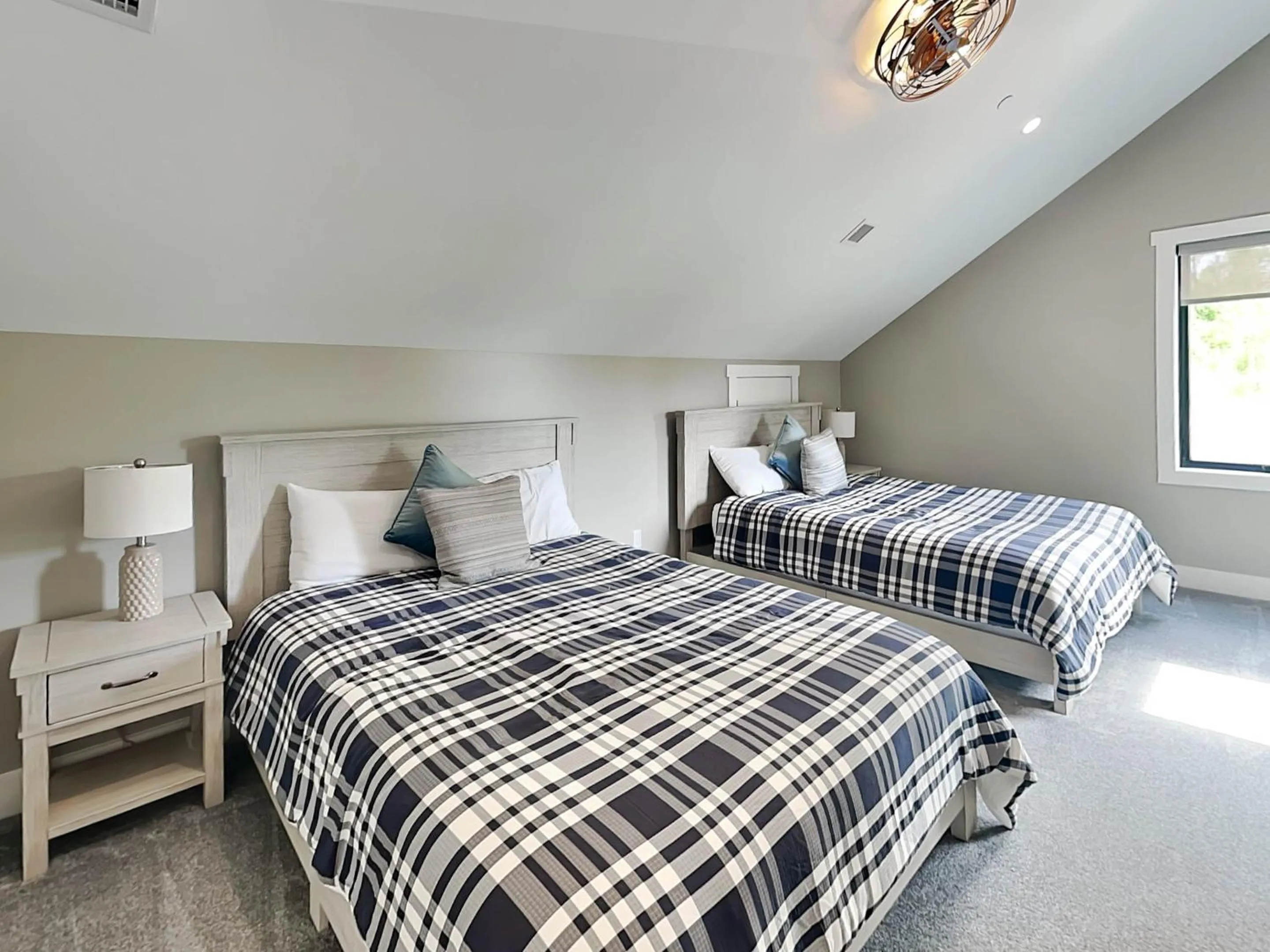 Property building, Bed in Heavenly Summit