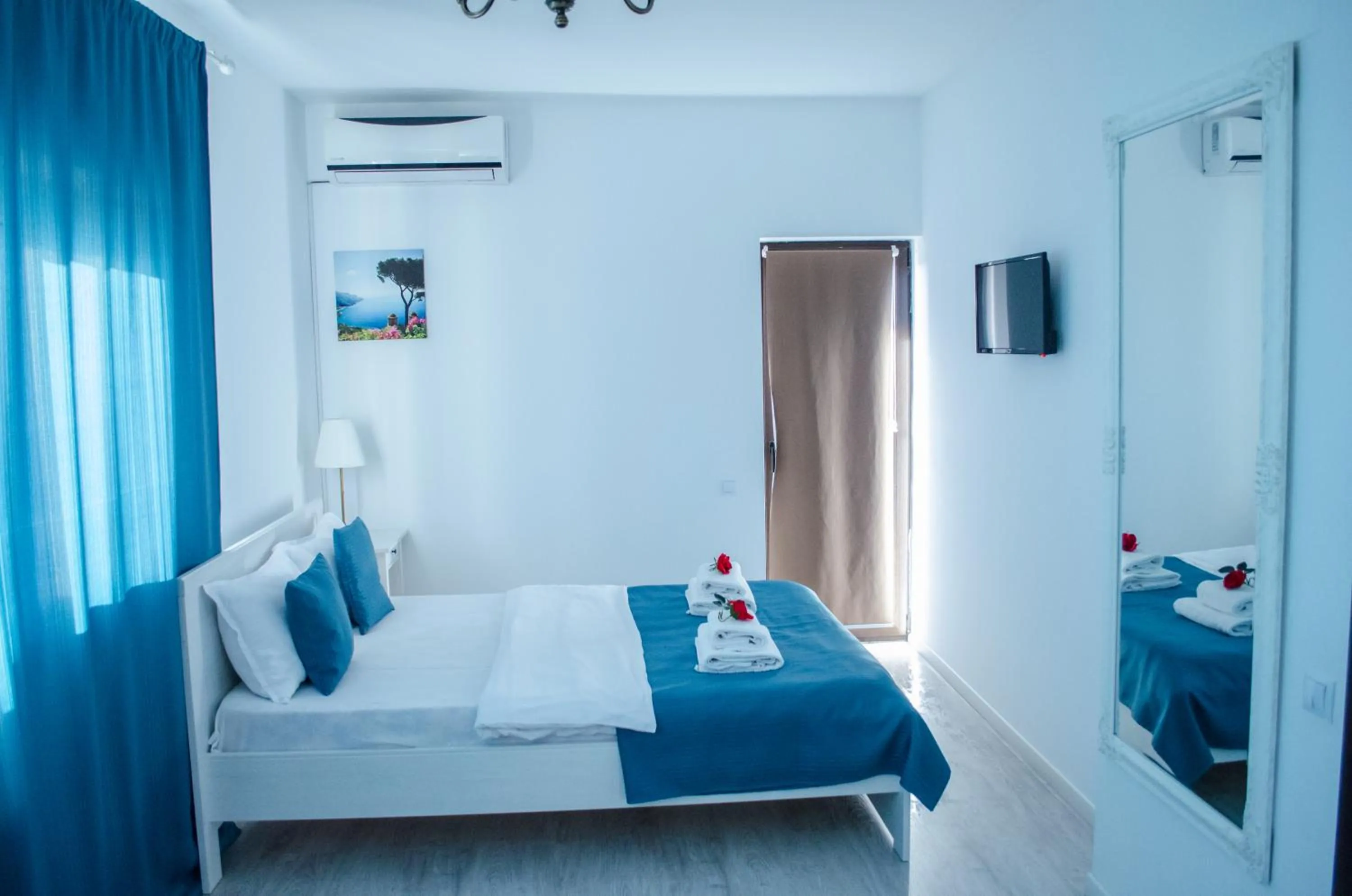 Bed in City Lux Villa