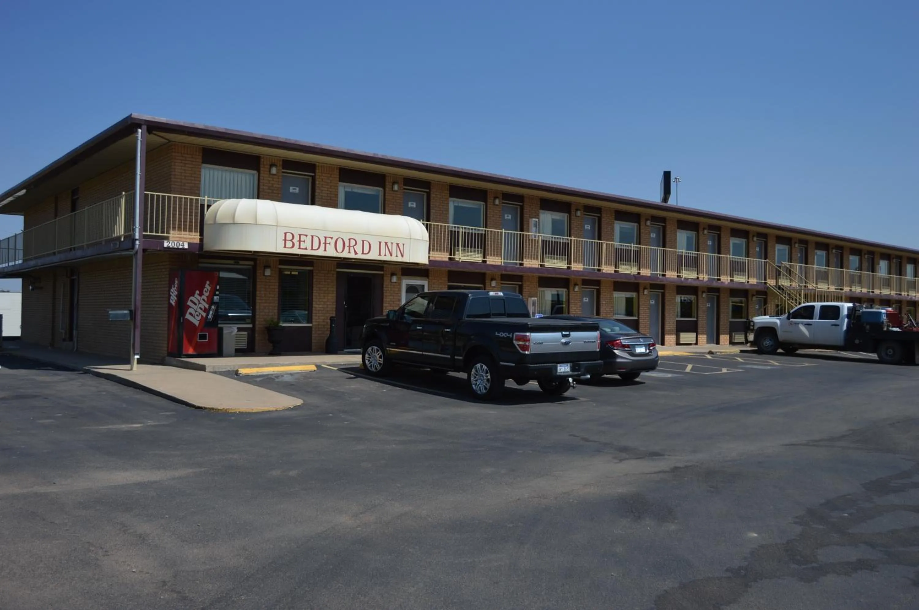 Facade/entrance in Bedford Inn