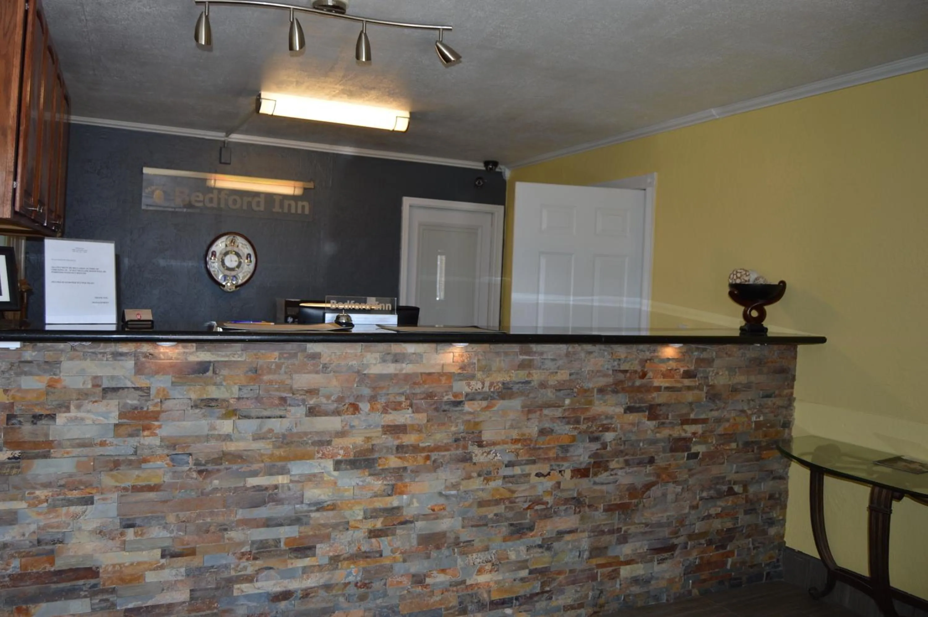 Lobby or reception in Bedford Inn