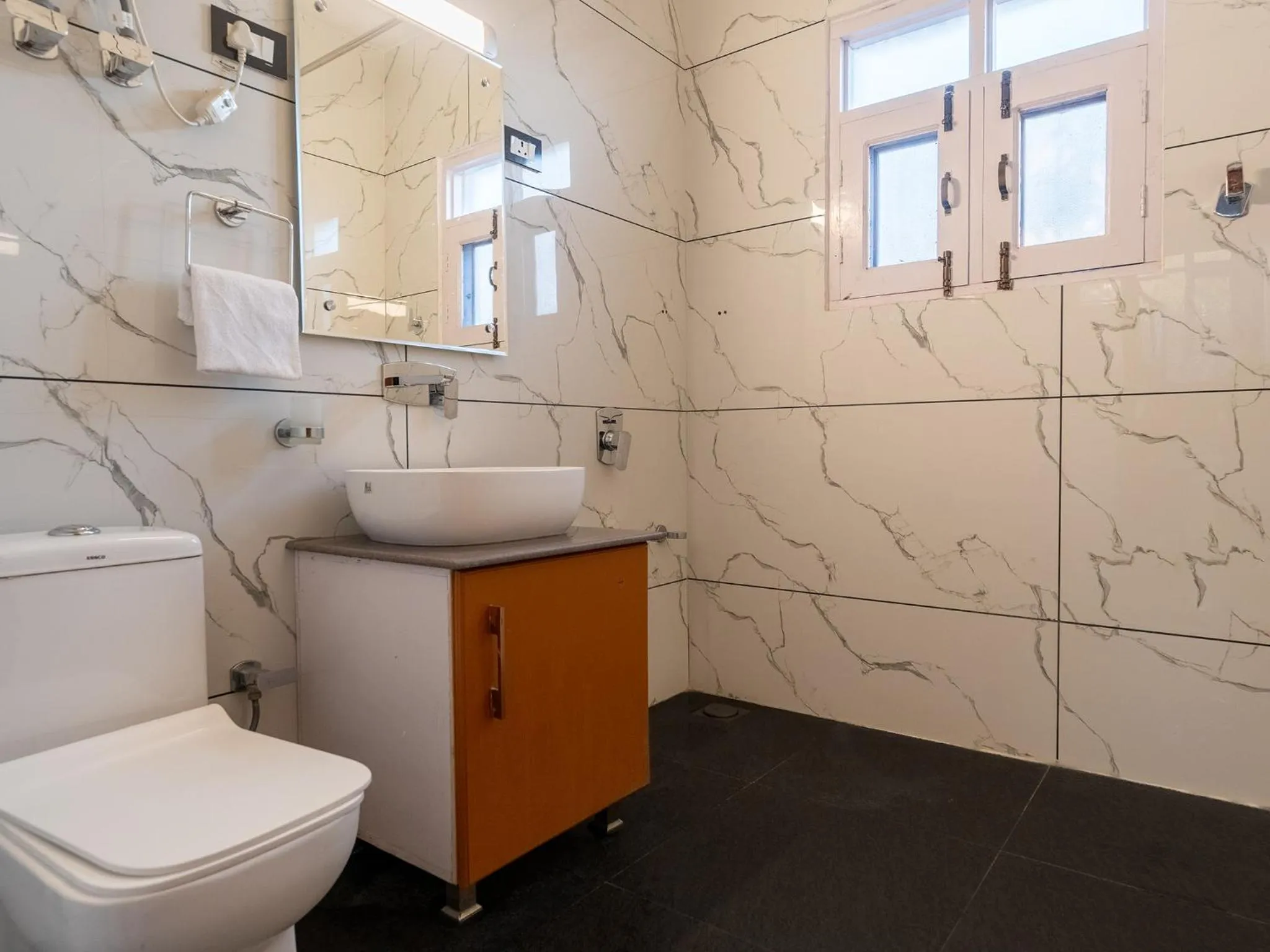 Bathroom in Moustache Srinagar