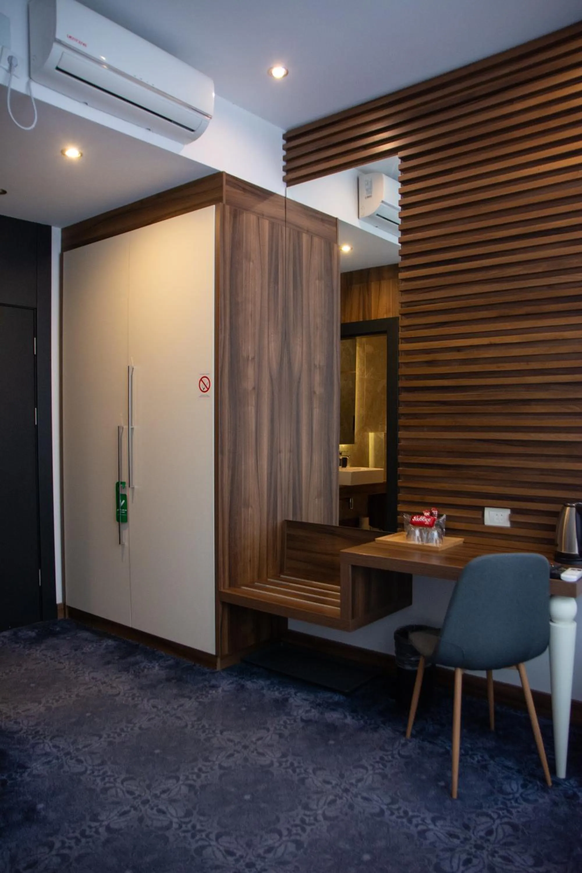 Photo of the whole room in Olivia Rooms