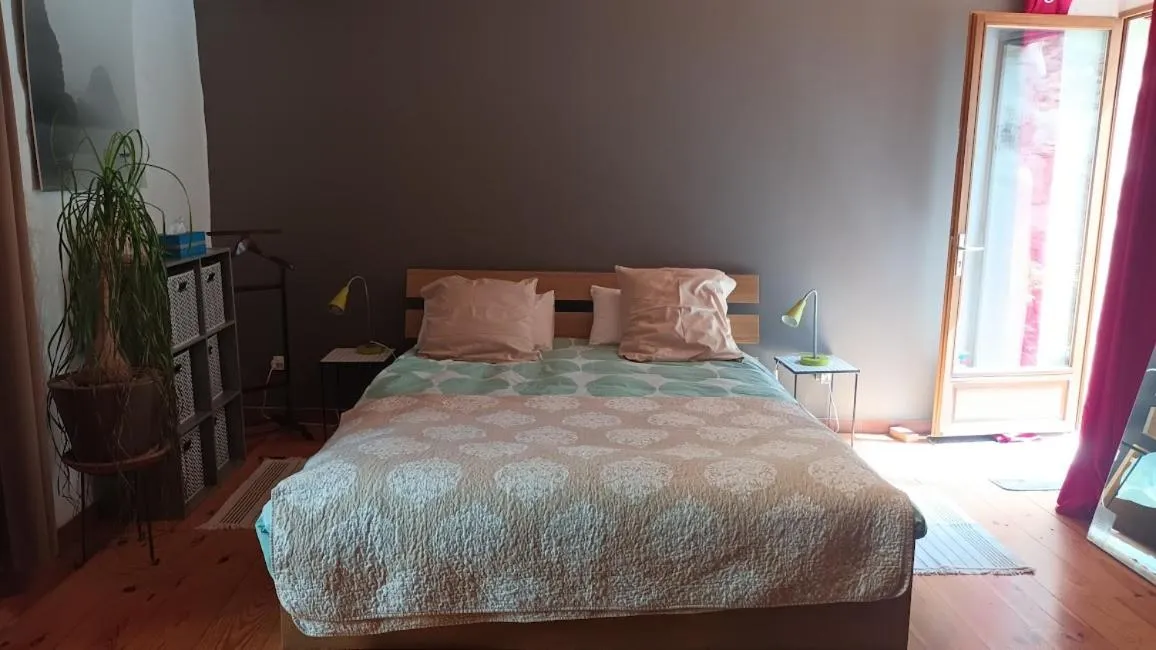 Bed in Les deux arches