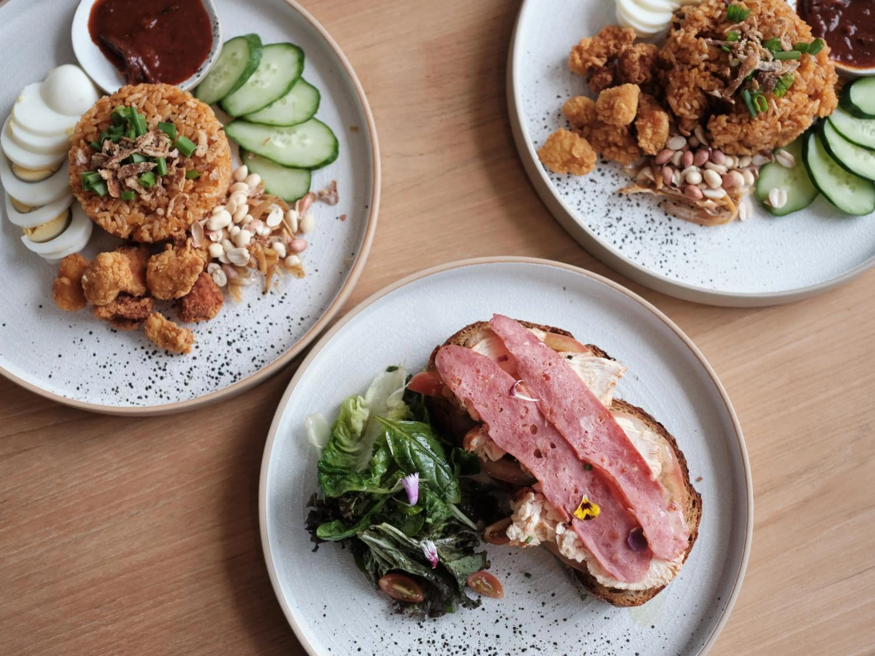 Restaurant/places to eat in Lloyd's Inn Kuala Lumpur